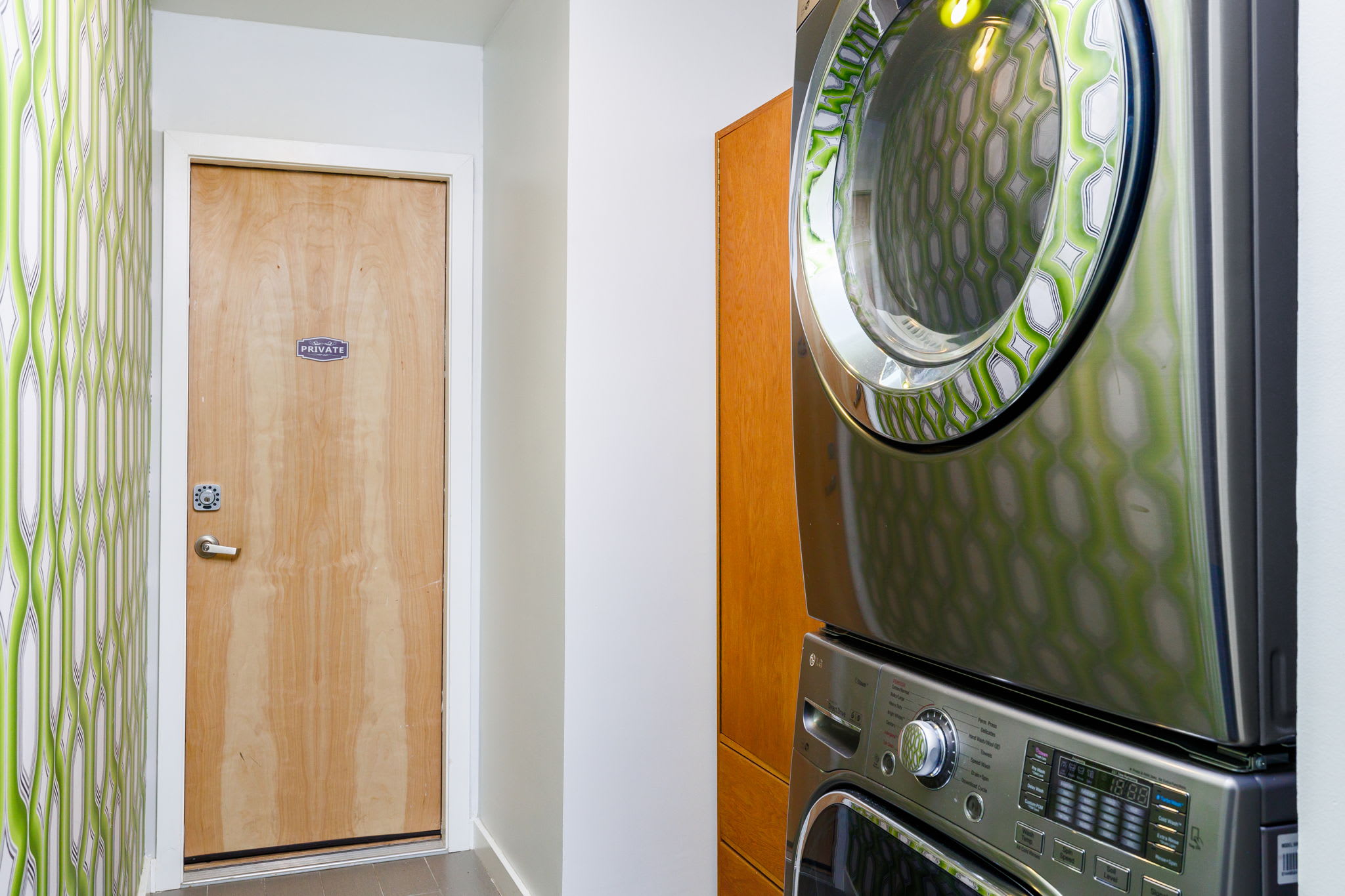 Free Parking, 2br, East Riverside - Aqua Blue