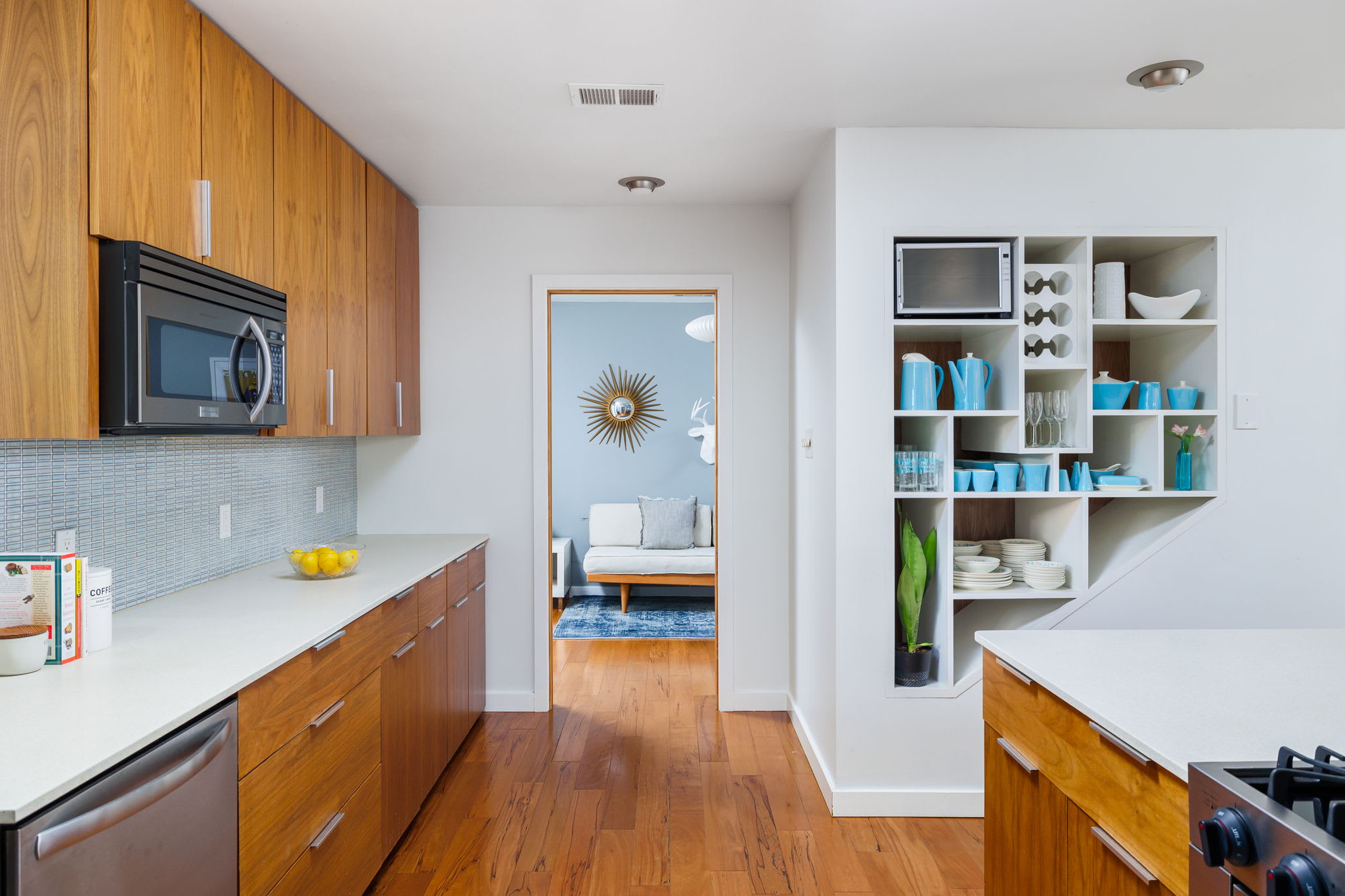 Free Parking, 2br, East Riverside - Aqua Blue
