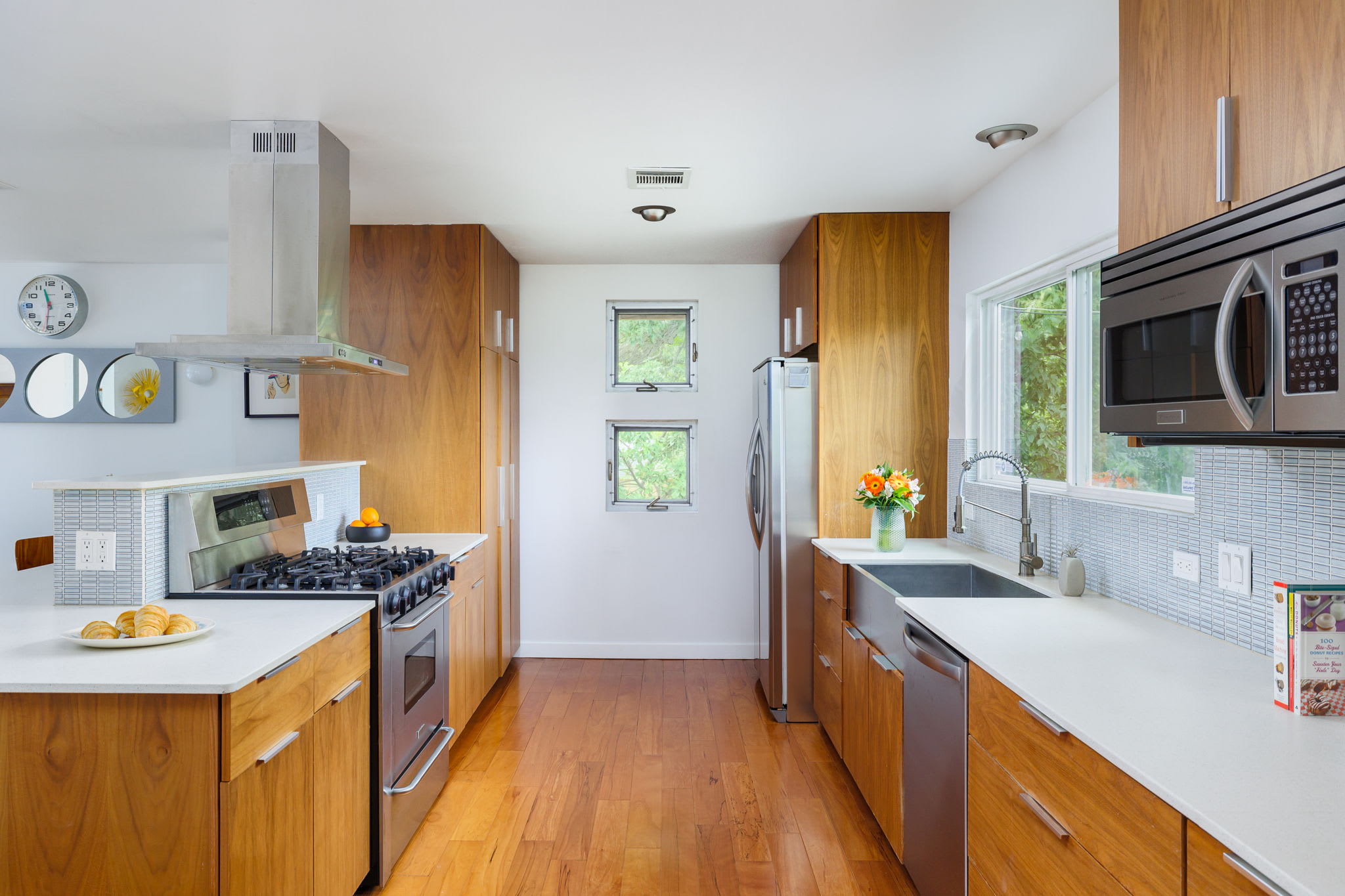 Free Parking, 2br, East Riverside - Aqua Blue