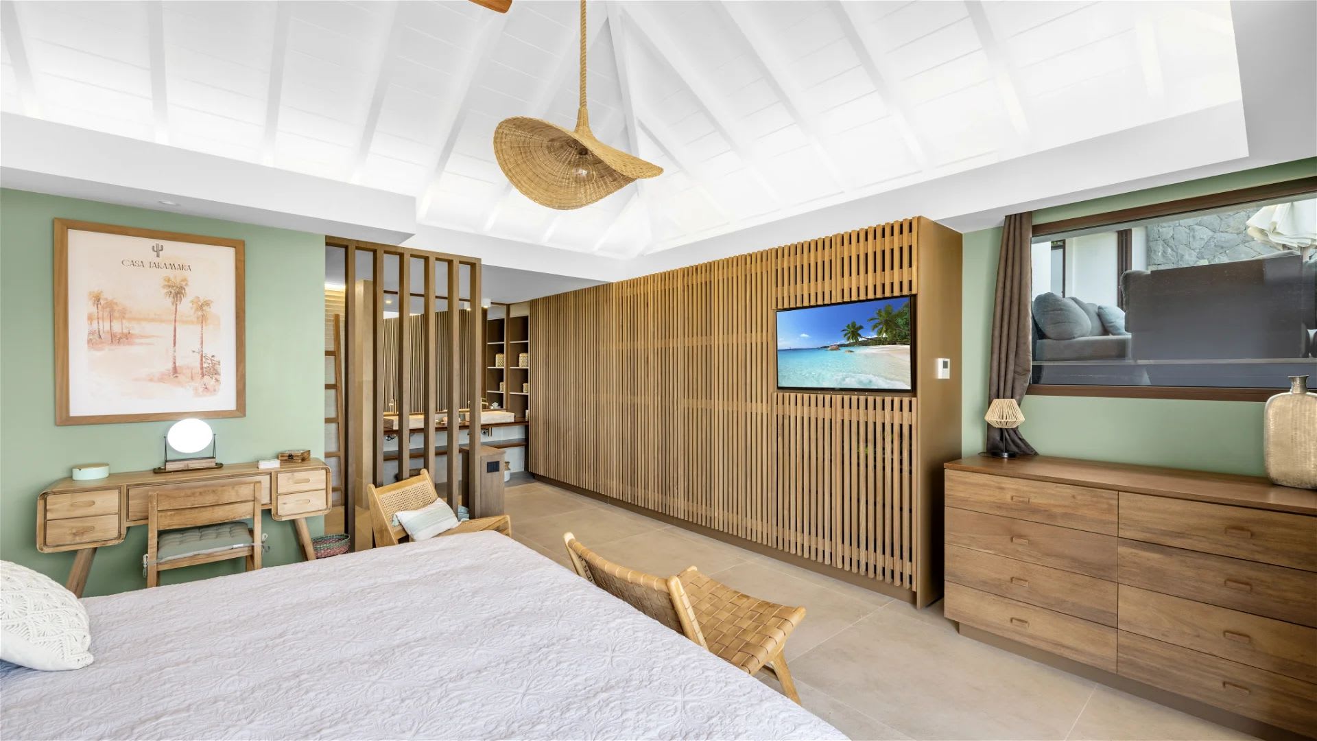 Superb 2 Bedroom With Ocean View | Photo 3
