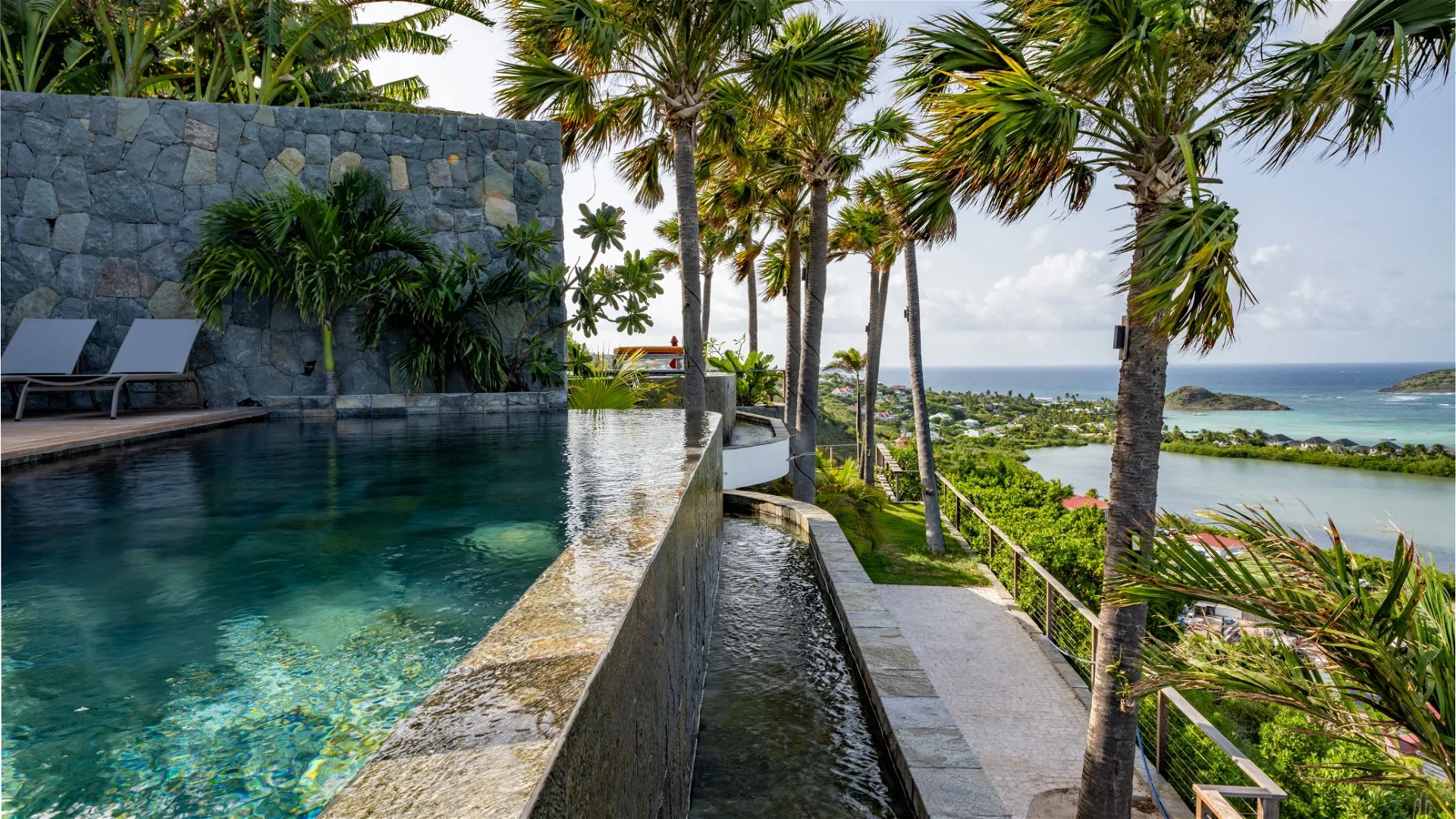 Superb 2 Bedroom With Ocean View | Photo 5