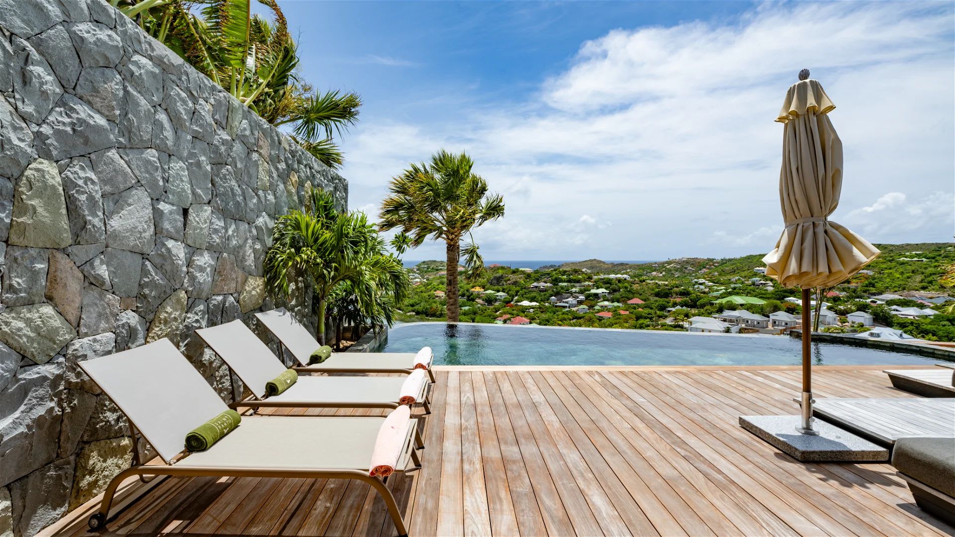 Superb 2 Bedroom With Ocean View | Photo 4