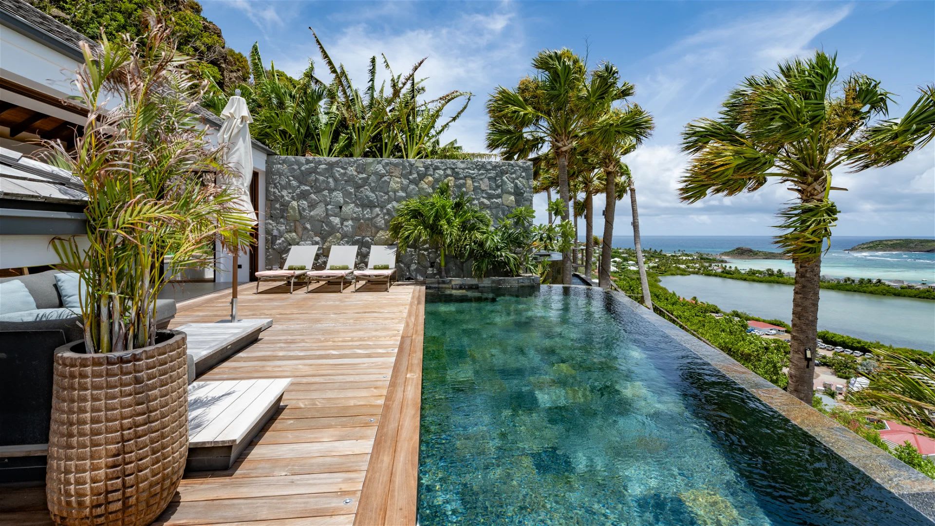 Featured Property Superb 2 Bedroom With Ocean View