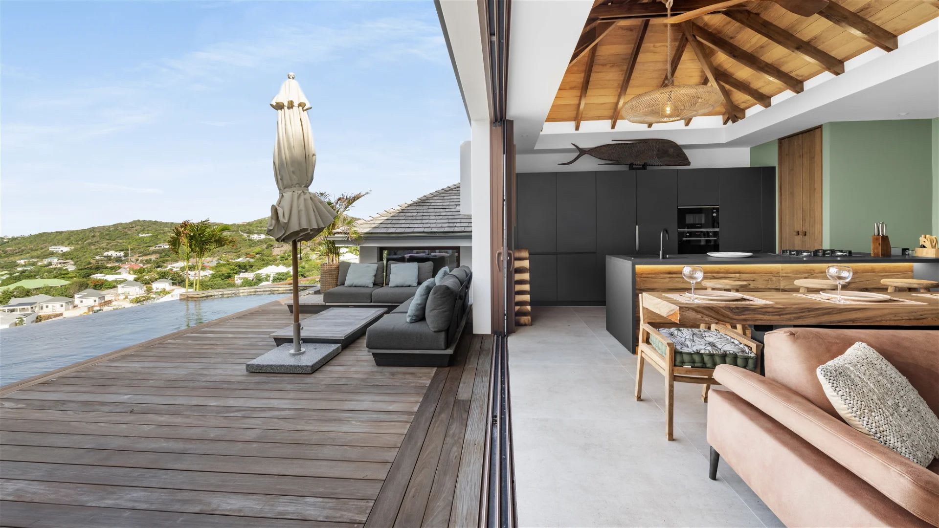 Superb 2 Bedroom With Ocean View | Photo 14