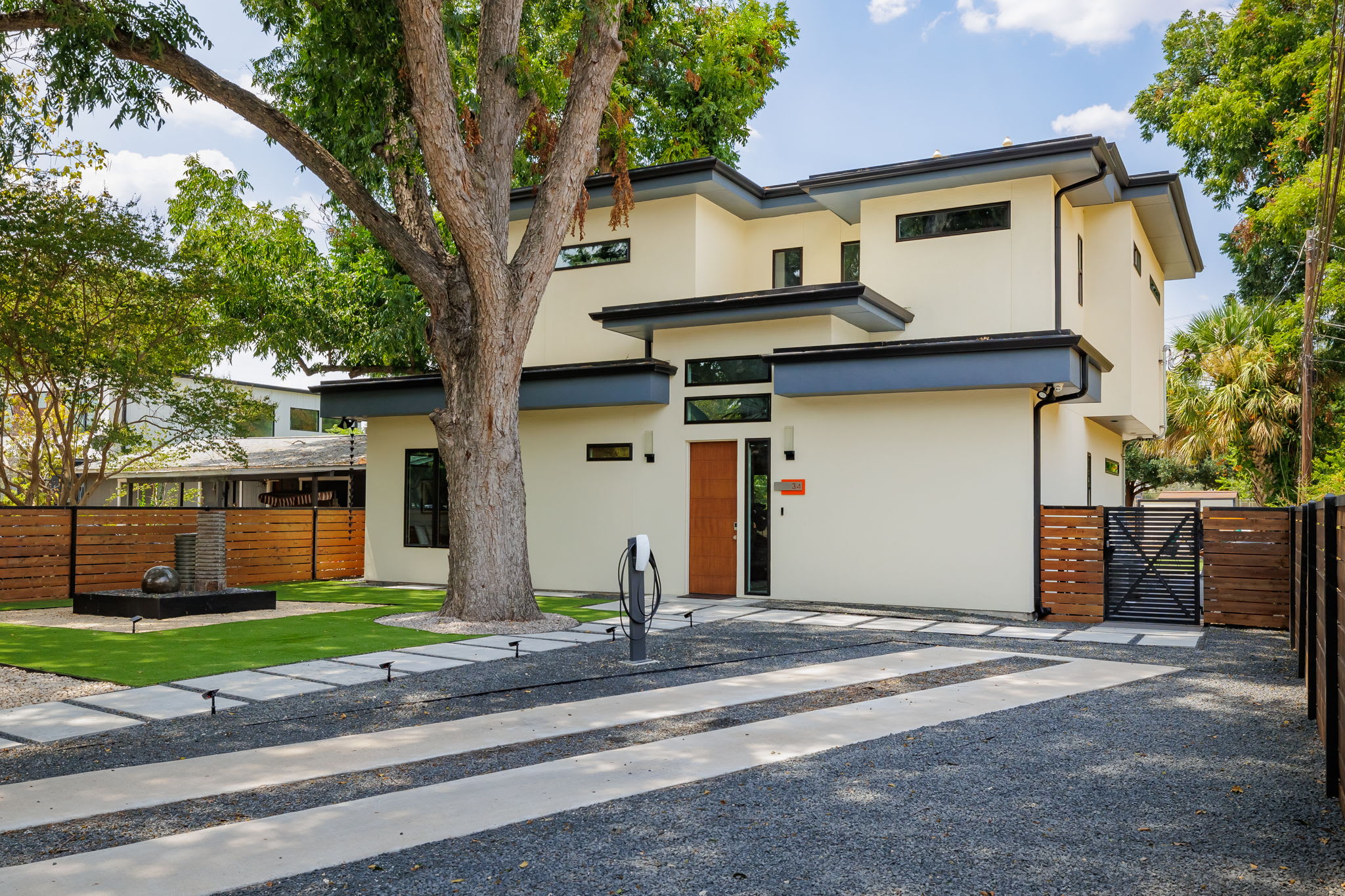 Walk to Town Lake & Rainey | Zenith - Portoro