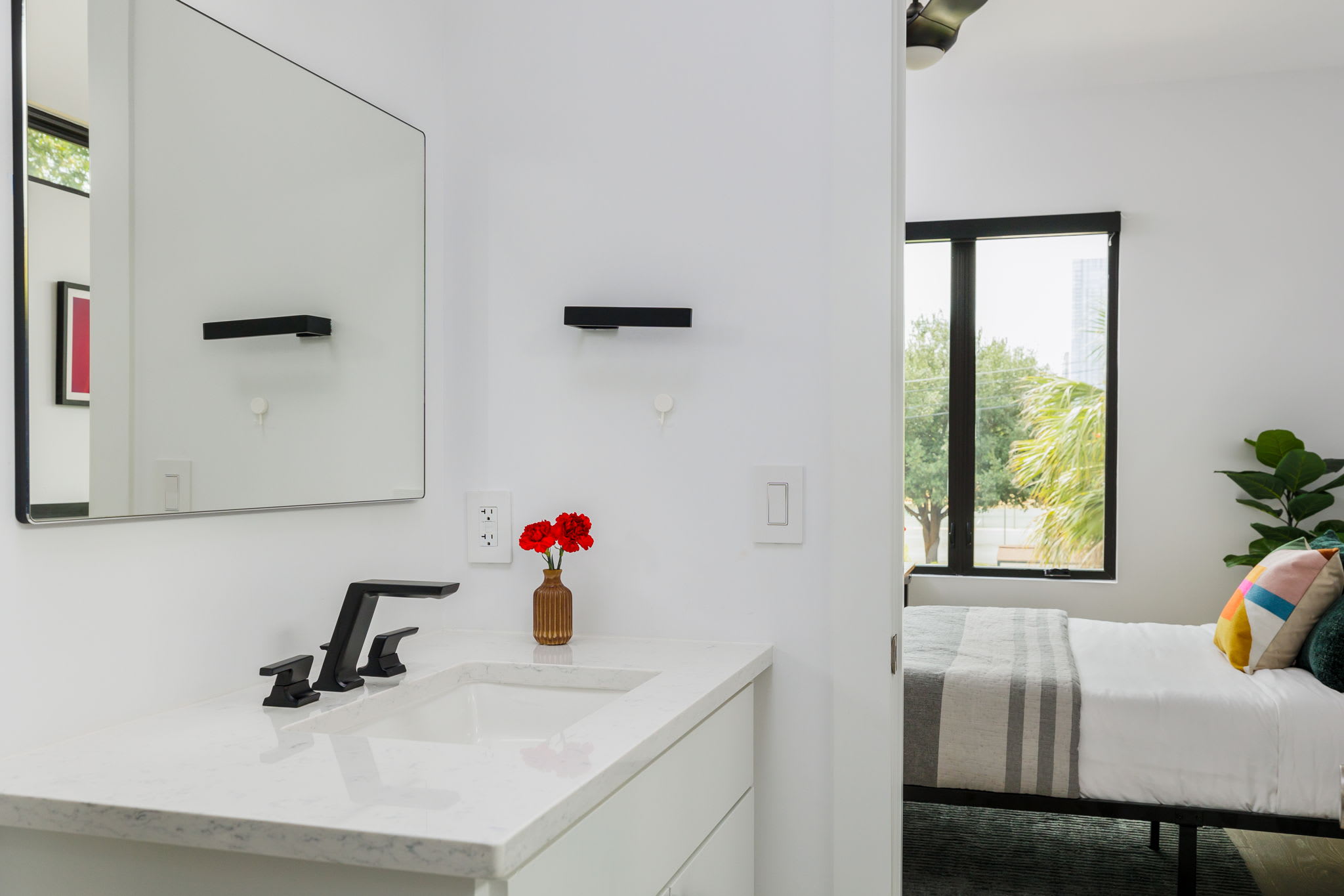 Walk to Town Lake & Rainey | Zenith - Portoro