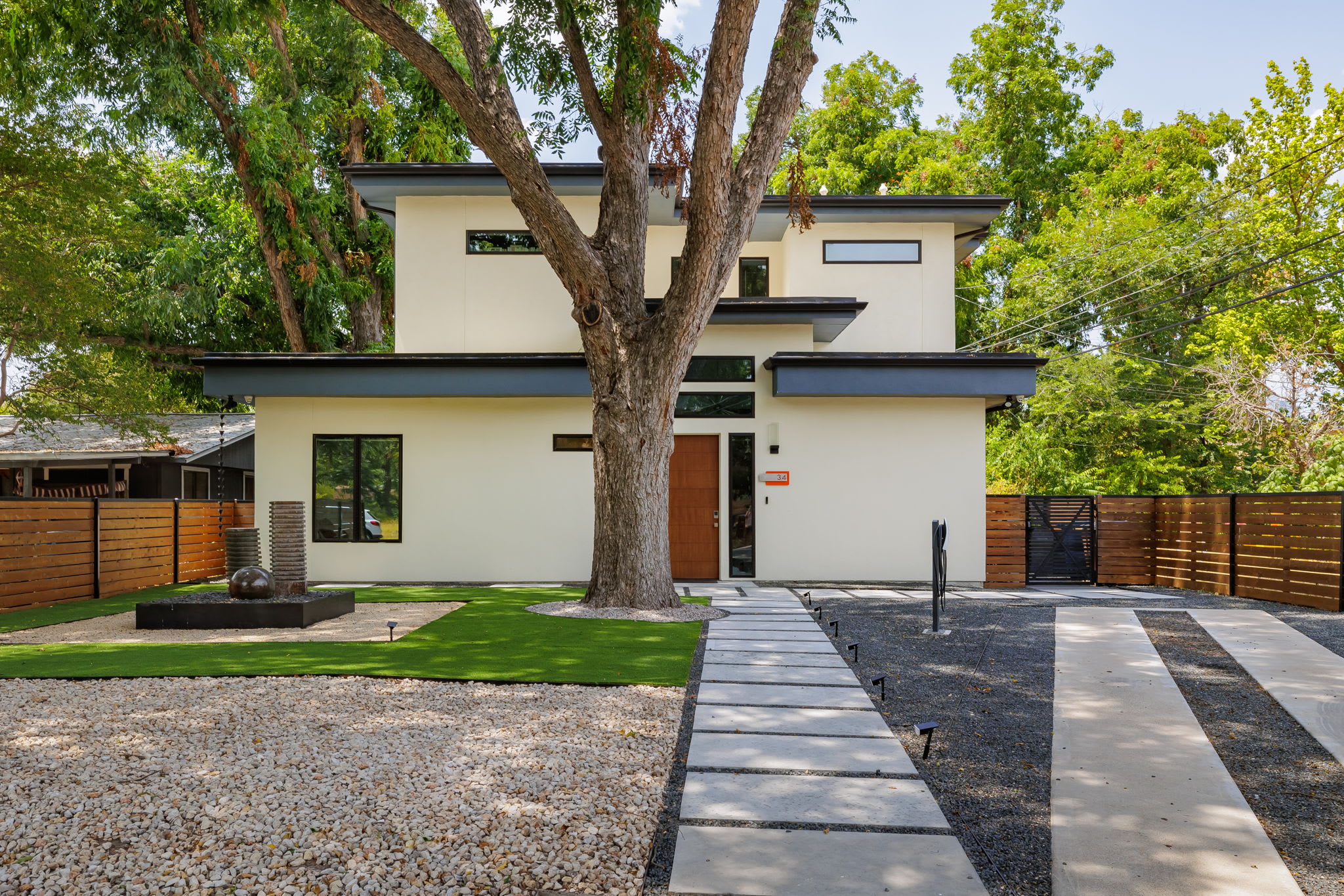 Walk to Town Lake & Rainey | Zenith - Portoro