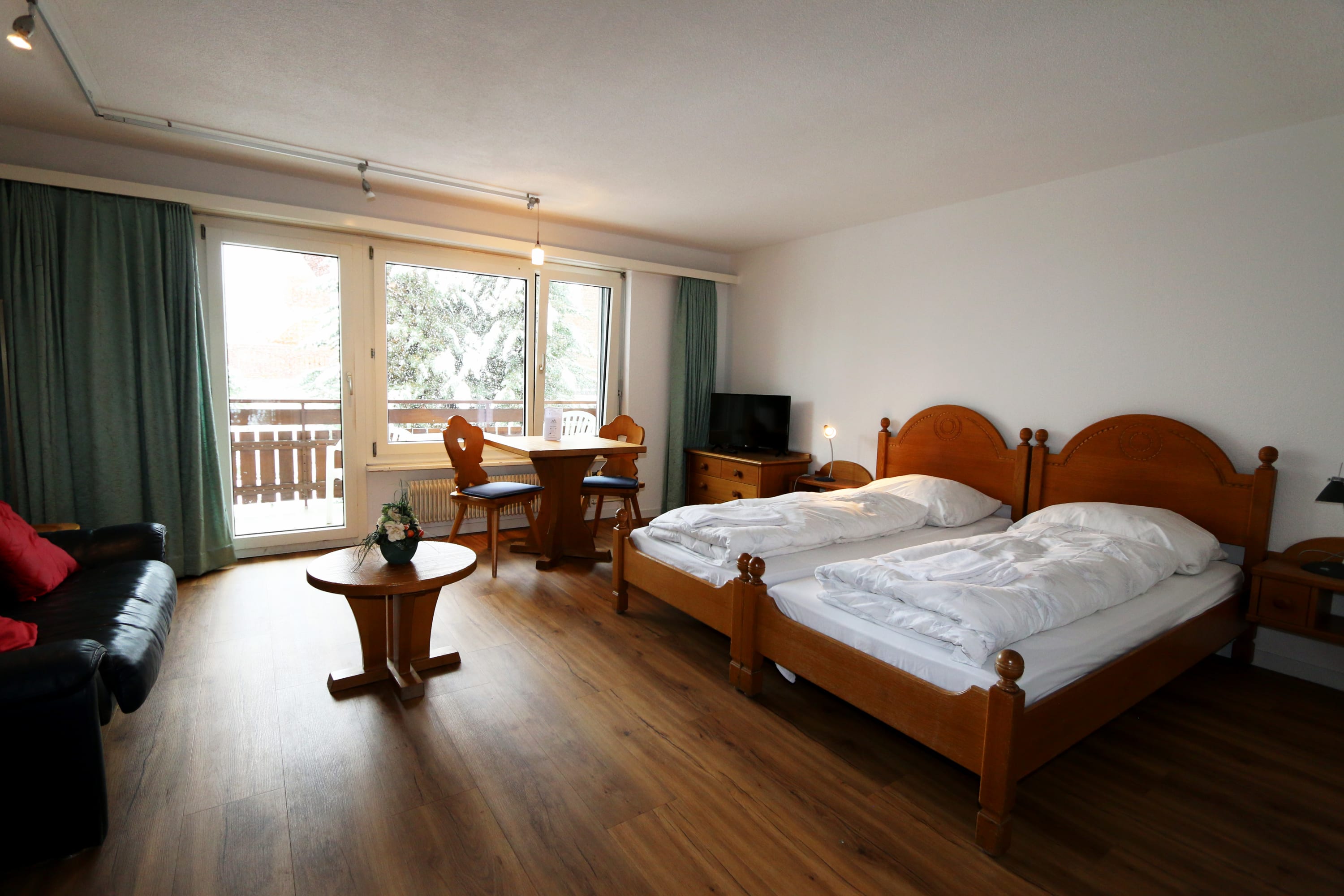 Sarazena C – Cosy Studio with Balcony — Saas-Fee, Valais — vacation rental