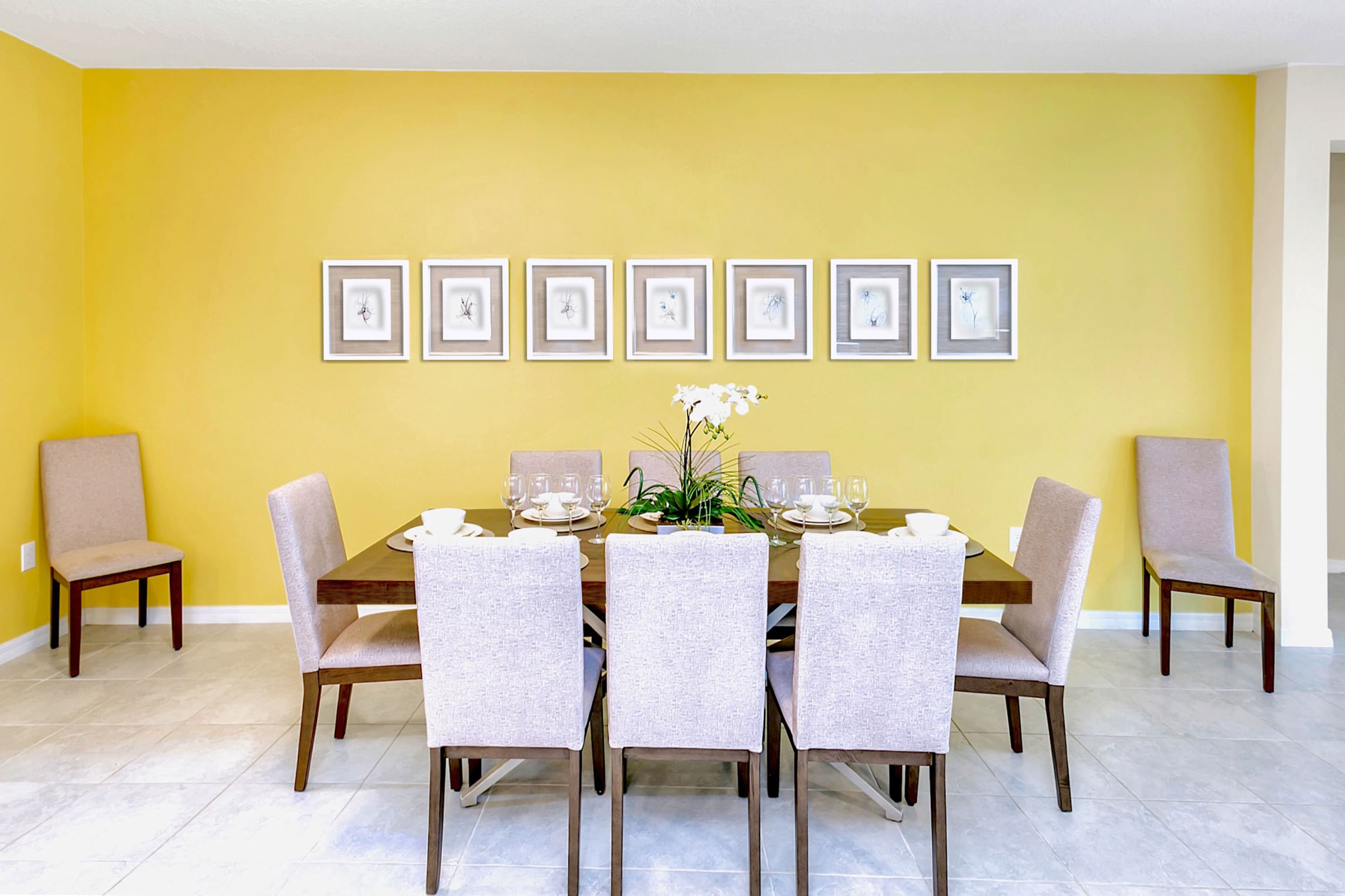 Large Capacity Dining Table