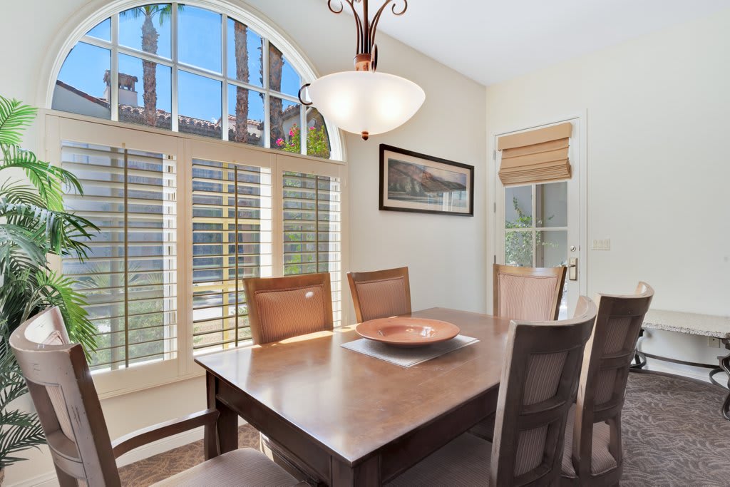 Tranquil Ground Floor Villa in Heart of La Quinta - Photo 5