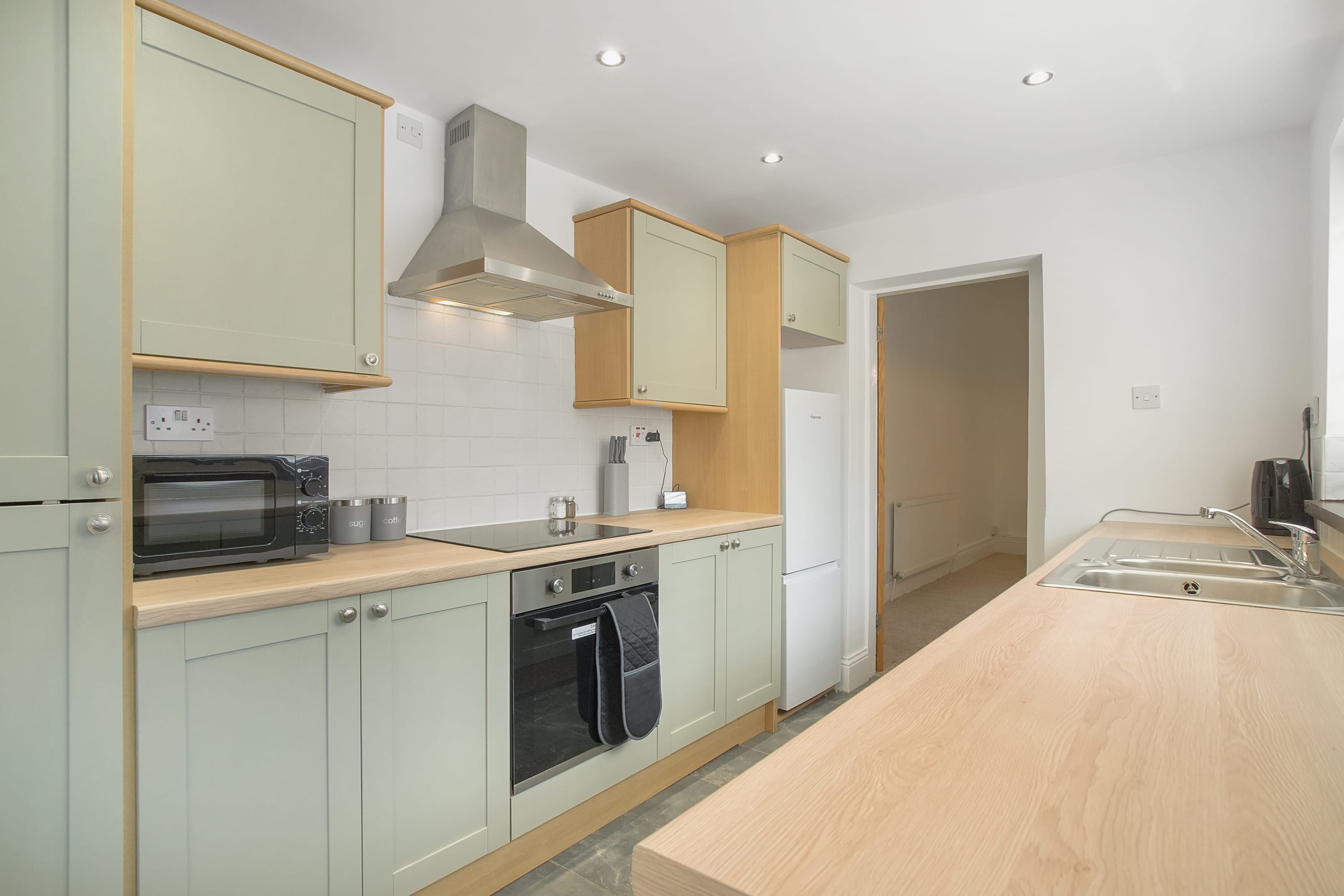Charming 2-Bedroom Retreat in Langley Park.