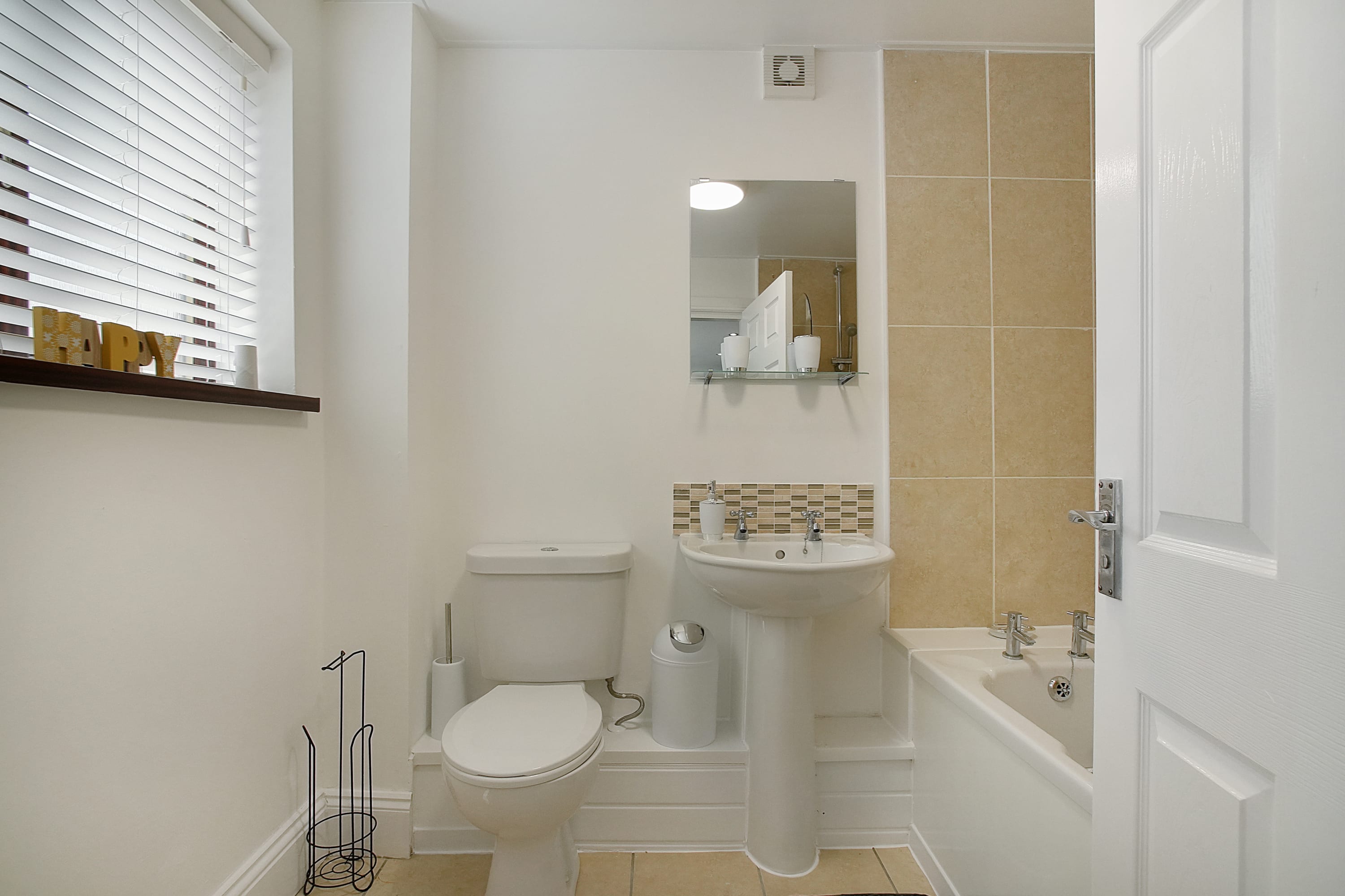 Charming 2-Bedroom Retreat in Langley Park.