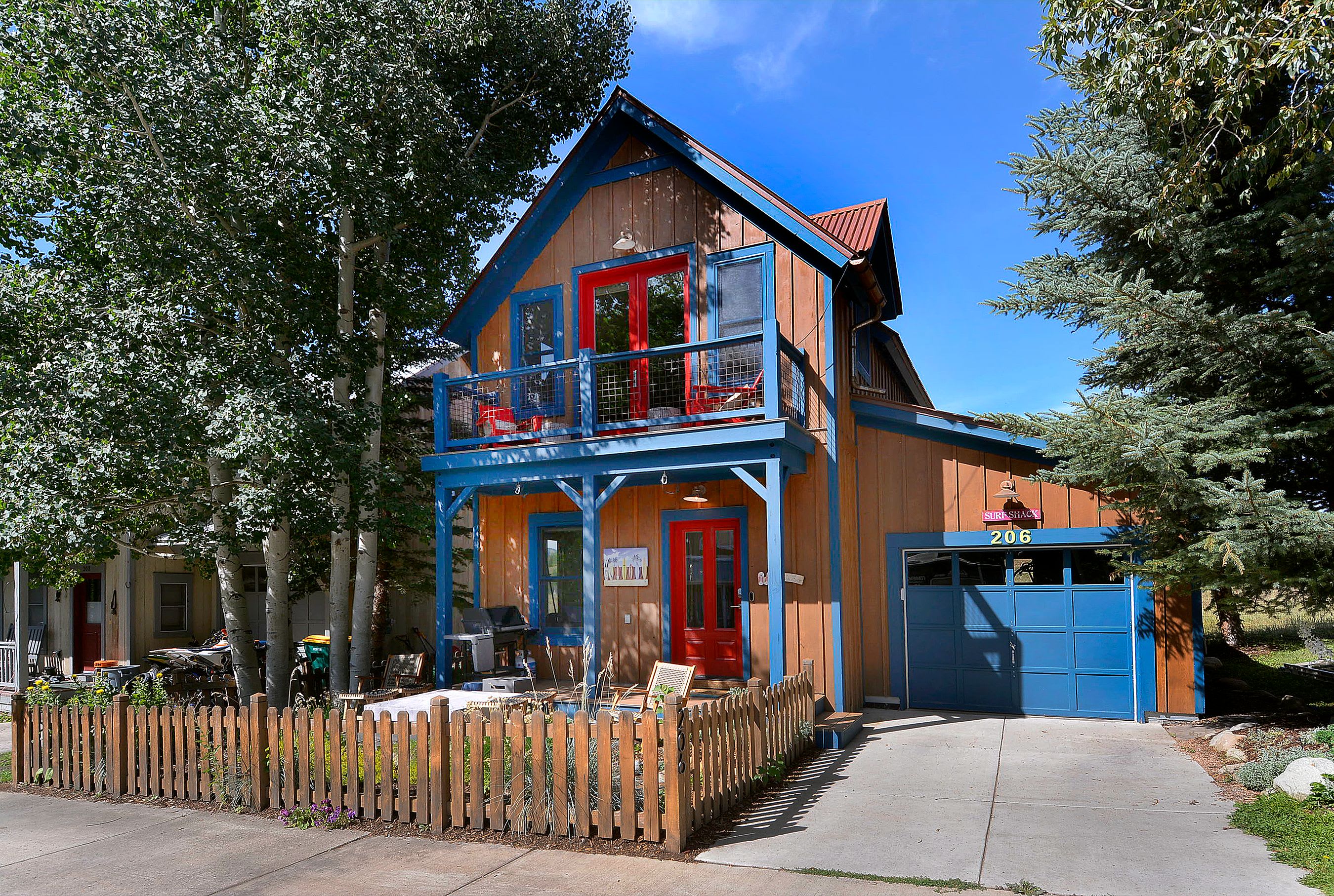 The Surf Shack, On shuttle route, EV charger — Mt. Crested Butte, CO — vacation rental
