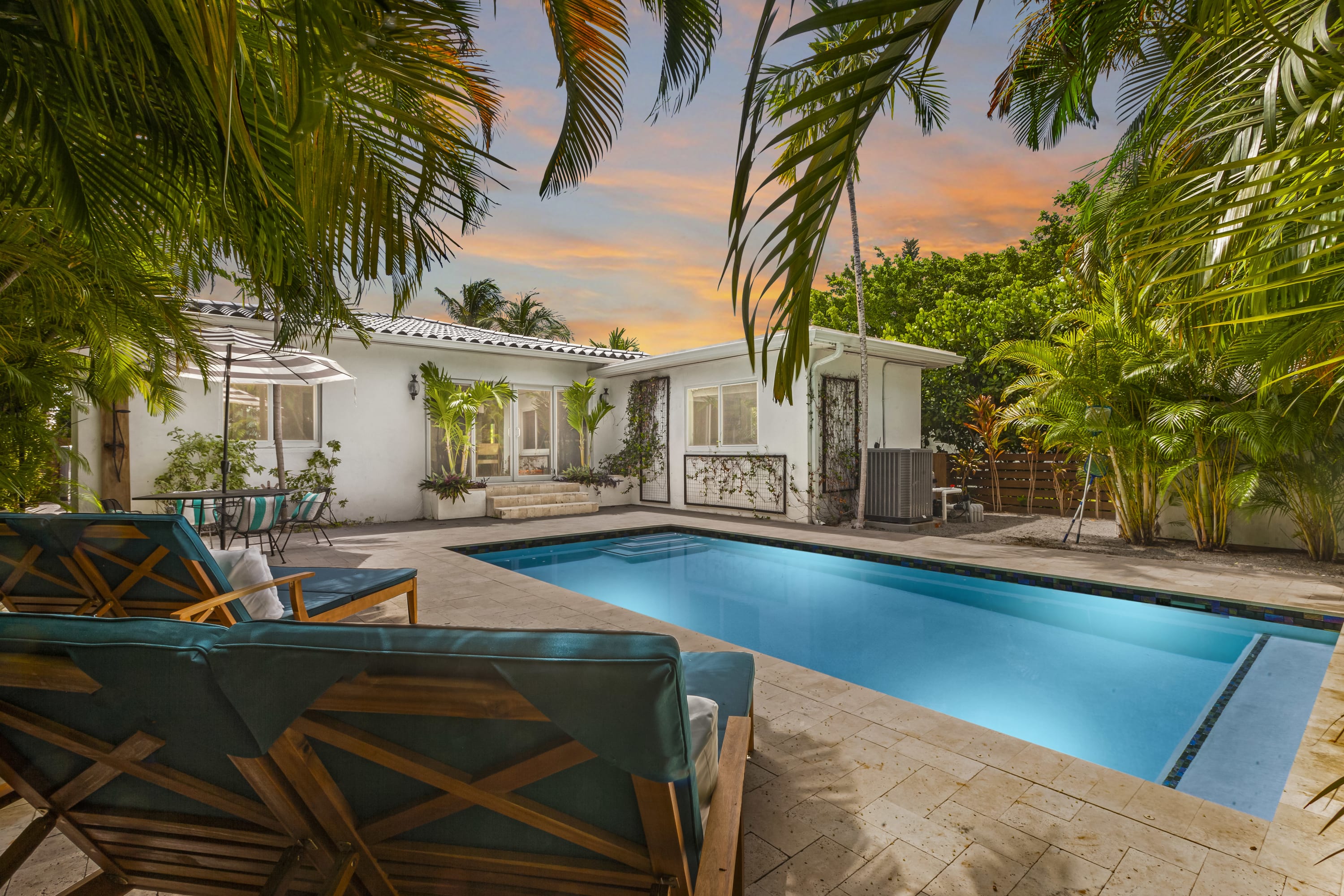 Lux Modern 4BR / 4BA Surfside Villa W/Heated Pool