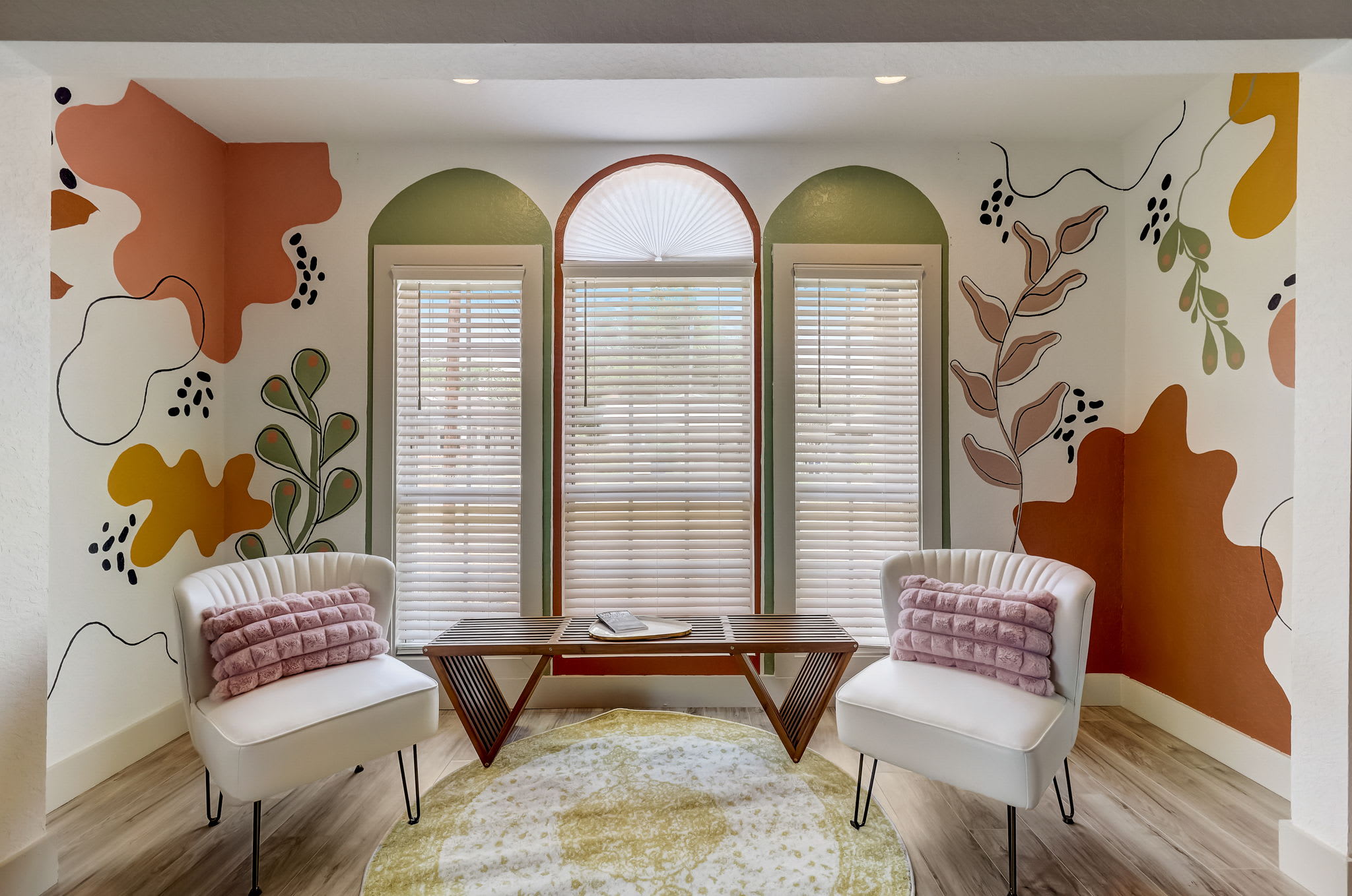 Retro Retreat - NBA FINALS 1 mile from Frost Center - 5 min drive.
