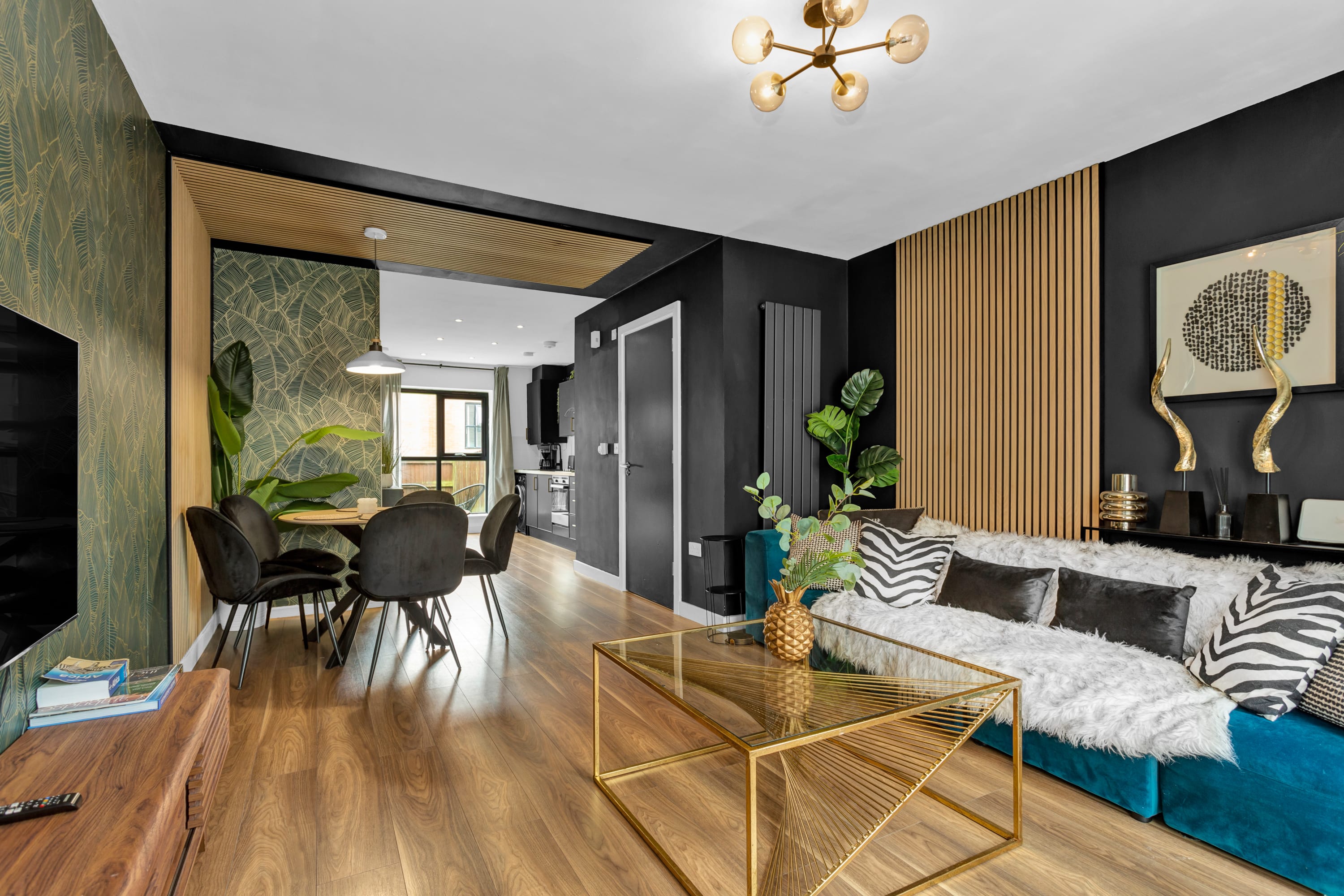 Salford Quays Luxury Safari Retreat – Free Parking in Cooke Place 21 M5 3LJ - Property image 12 - VivreStays