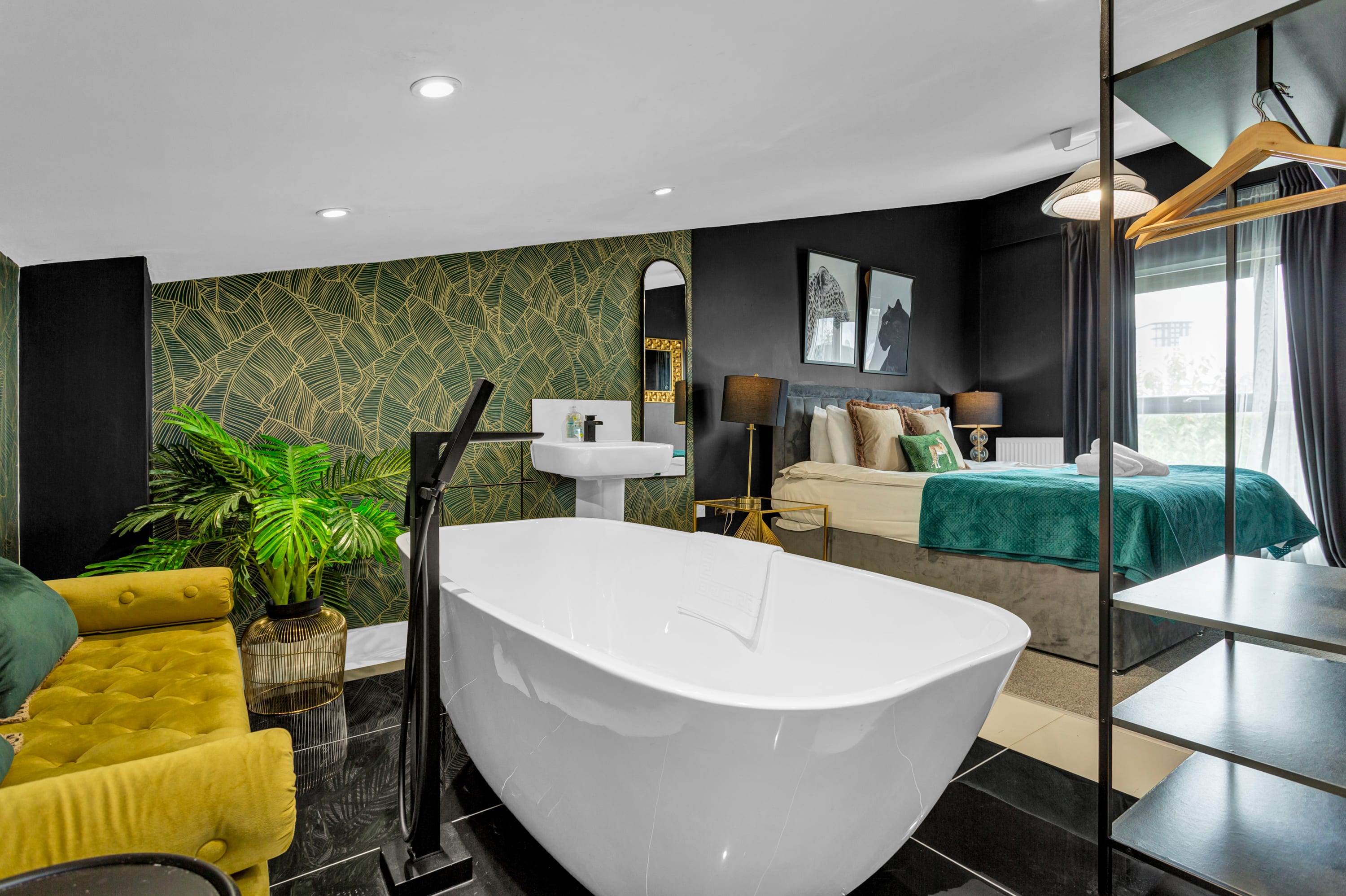 Salford Quays Luxury Safari Retreat – Free Parking in Cooke Place 21 M5 3LJ - Property image 69 - VivreStays