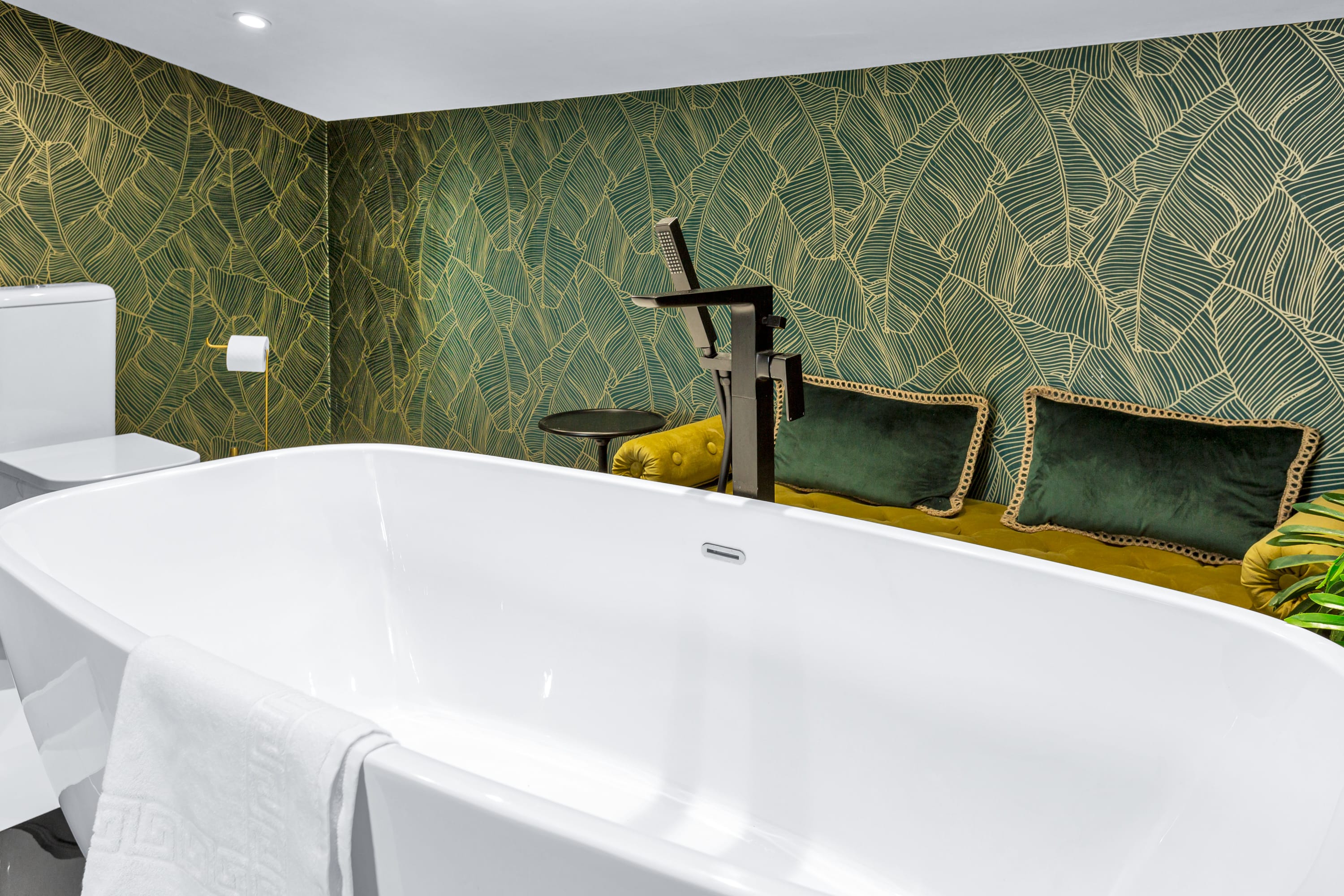 Salford Quays Luxury Safari Retreat – Free Parking in Cooke Place 21 M5 3LJ - Property image 37 - VivreStays