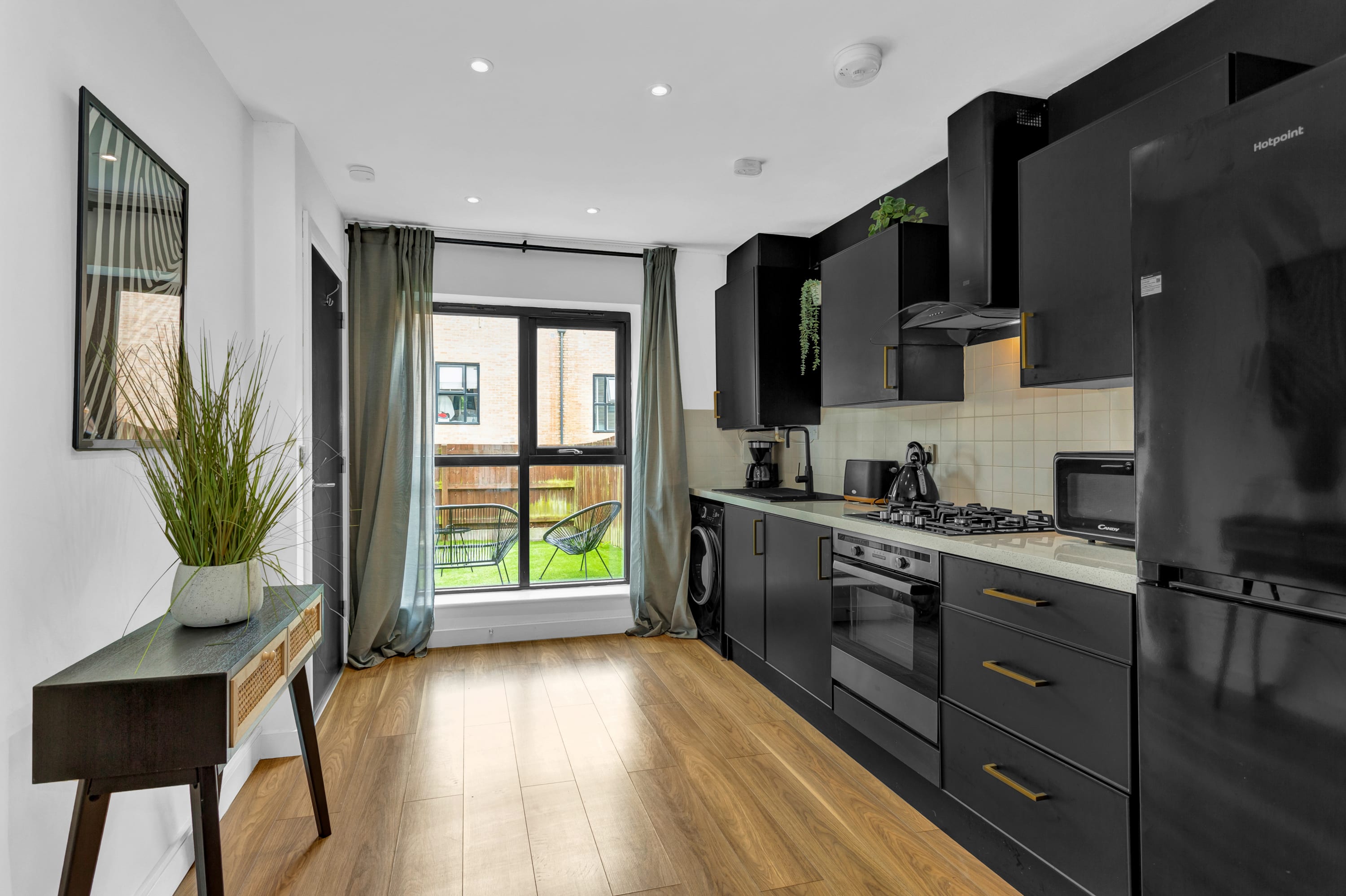 Salford Quays Luxury Safari Retreat – Free Parking in Cooke Place 21 M5 3LJ - Property image 25 - VivreStays