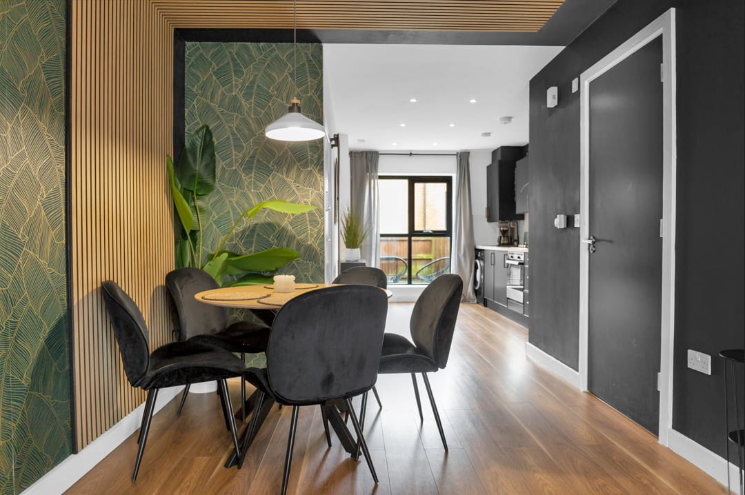 Salford Quays Luxury Safari Retreat – Free Parking in Cooke Place 21 M5 3LJ - Property image 32 - VivreStays