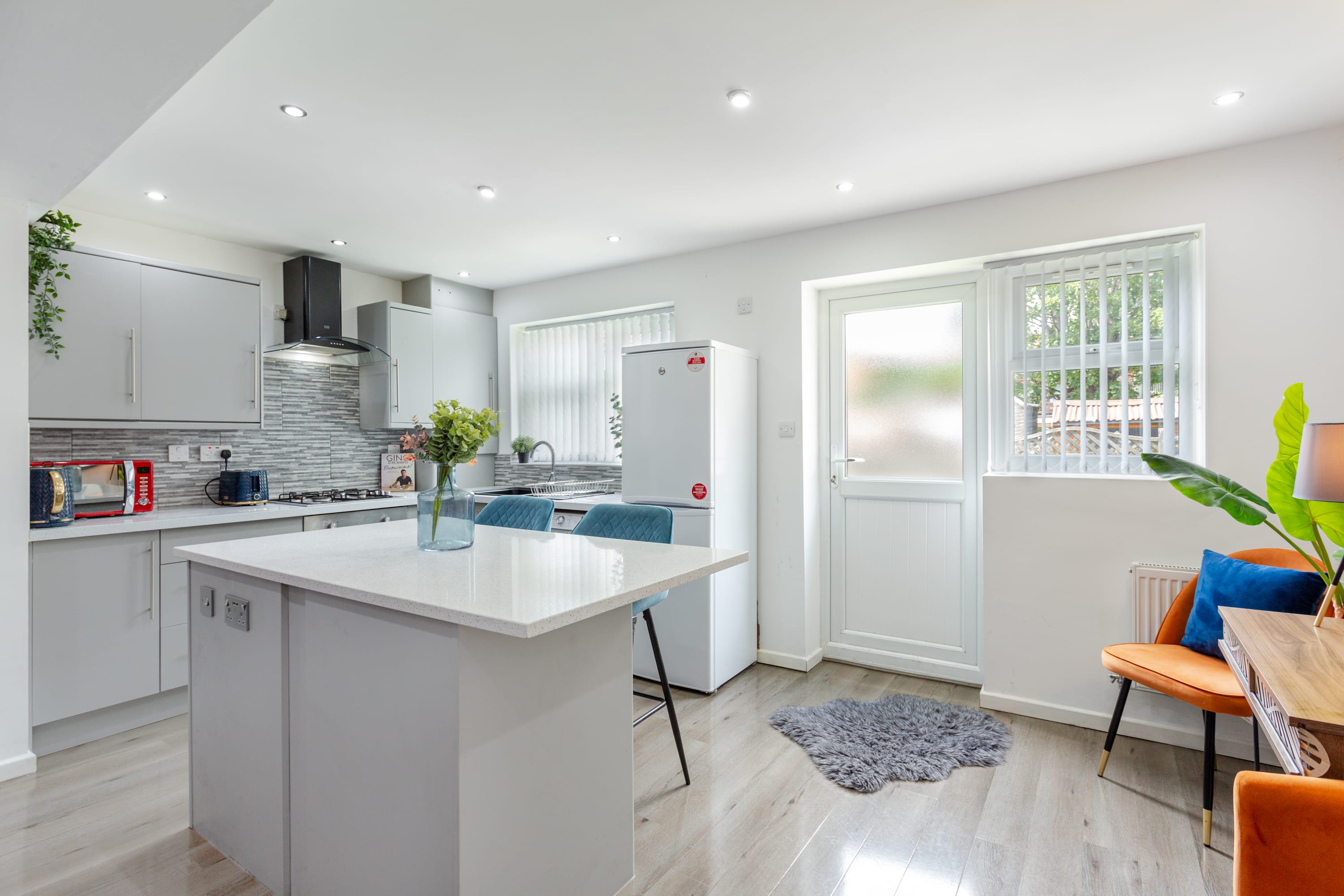 Family Haven 5 min to City Centre + 2 free parking in 42 Hacking Street M7 4YD - Property image 15 - VivreStays