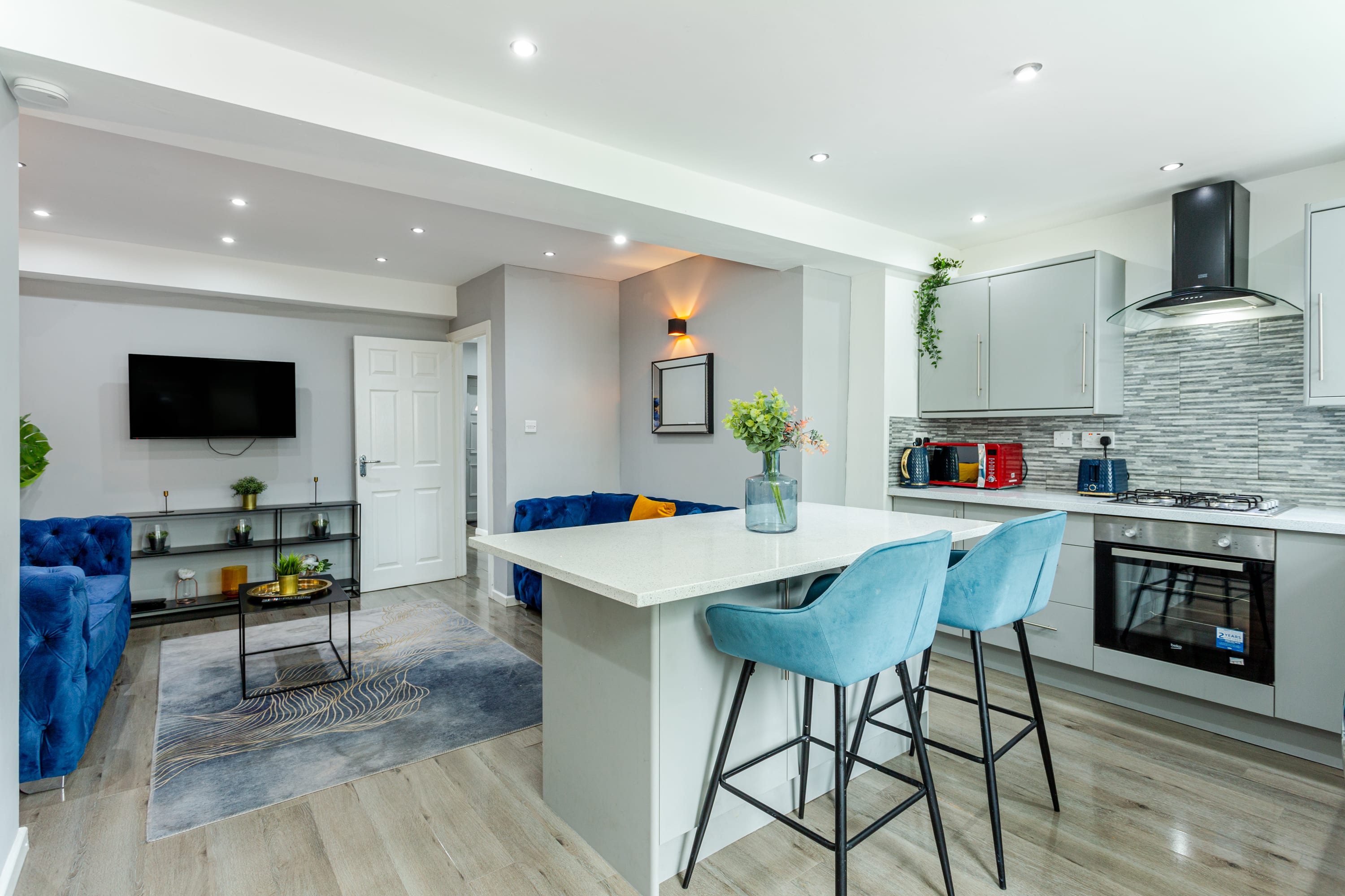 Family Haven 5 min to City Centre + 2 free parking in 42 Hacking Street M7 4YD - Property image 9 - VivreStays