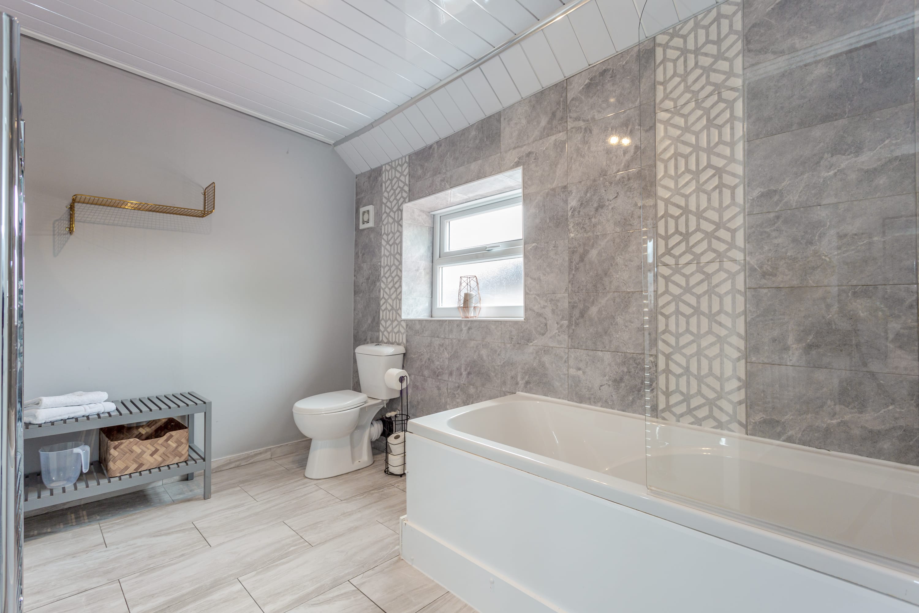 Family Haven 5 min to City Centre + 2 free parking in 42 Hacking Street M7 4YD - Property image 10 - VivreStays