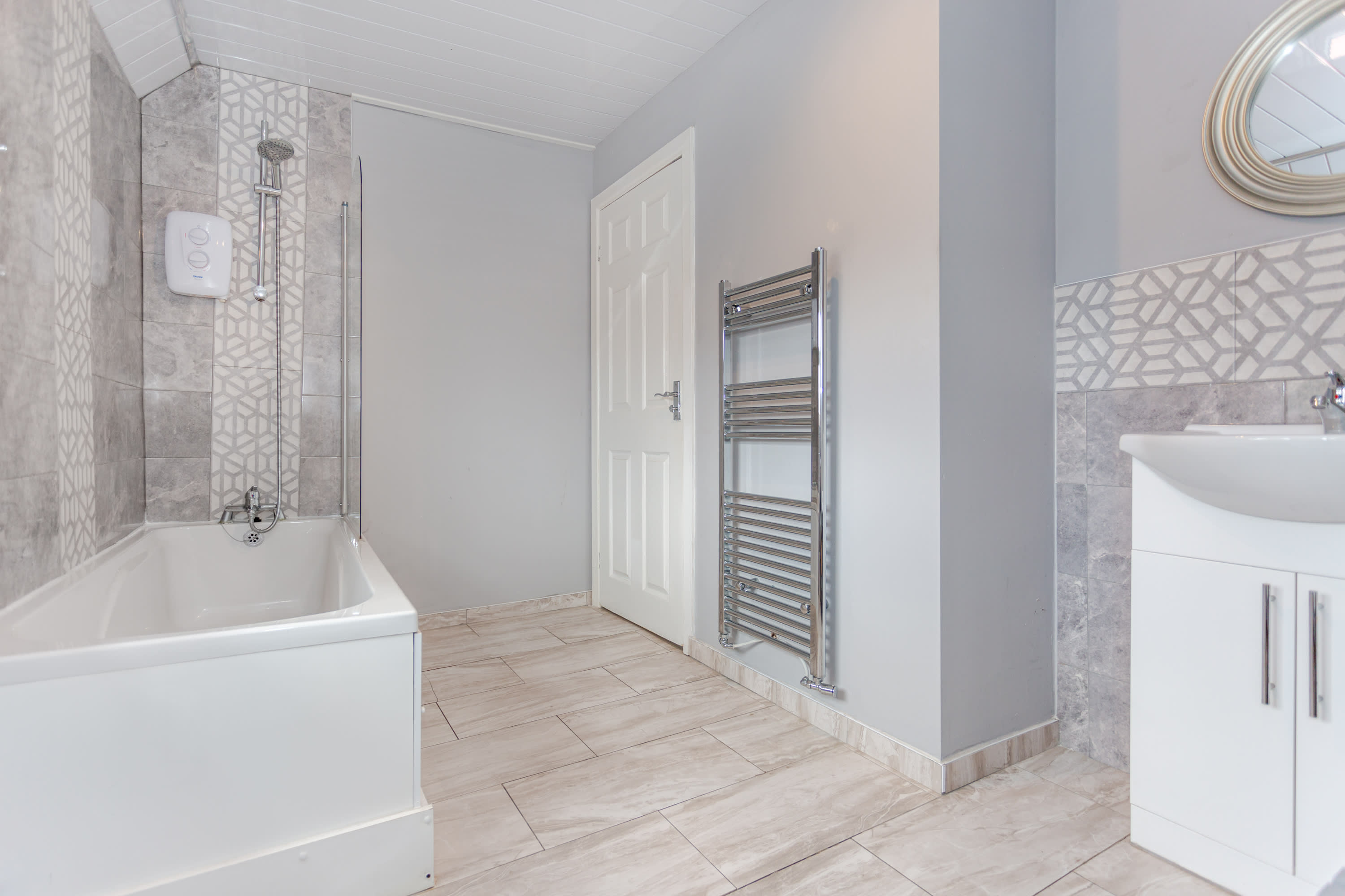 Family Haven 5 min to City Centre + 2 free parking in 42 Hacking Street M7 4YD - Property image 11 - VivreStays