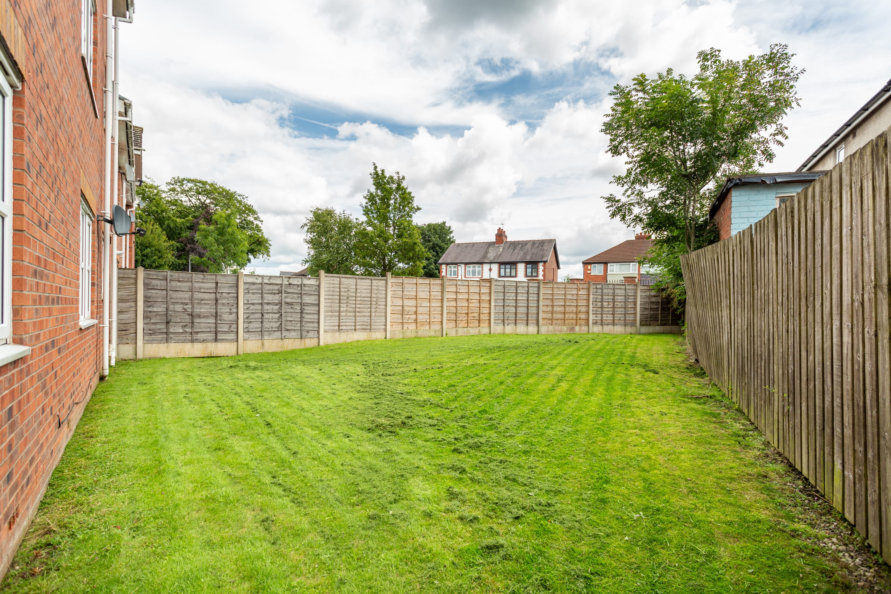 View 2-Bed Flat | Trafford Centre | Sleeps 5 | Parking in White Star Court M44 6QN 2-Bed Flat | Trafford Centre | Sleeps 5 | Parking in White Star Court M44 6QN - Property image 7 - VivreStays