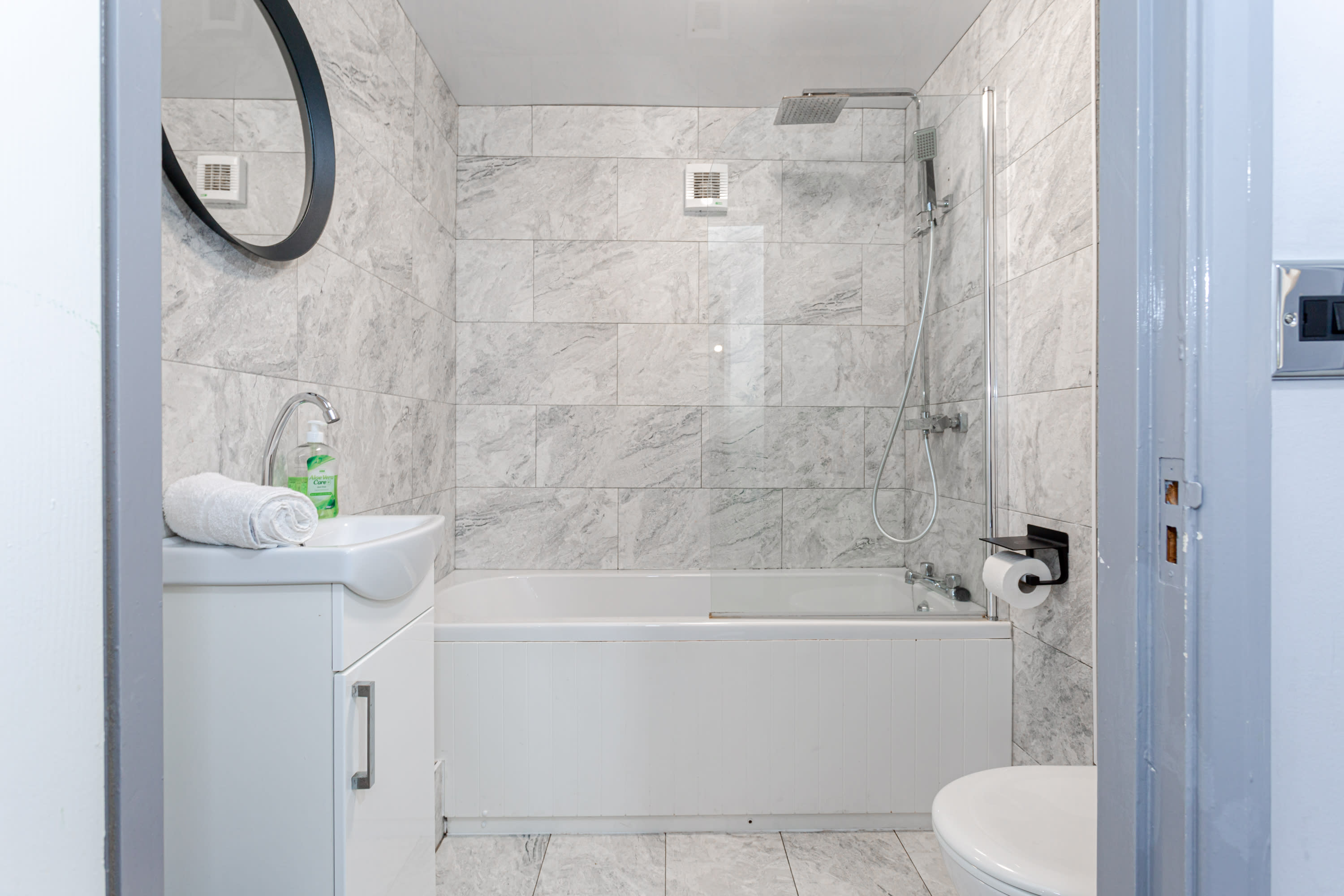 View 2-Bed Flat | Trafford Centre | Sleeps 5 | Parking in White Star Court M44 6QN 2-Bed Flat | Trafford Centre | Sleeps 5 | Parking in White Star Court M44 6QN - Property image 19 - VivreStays