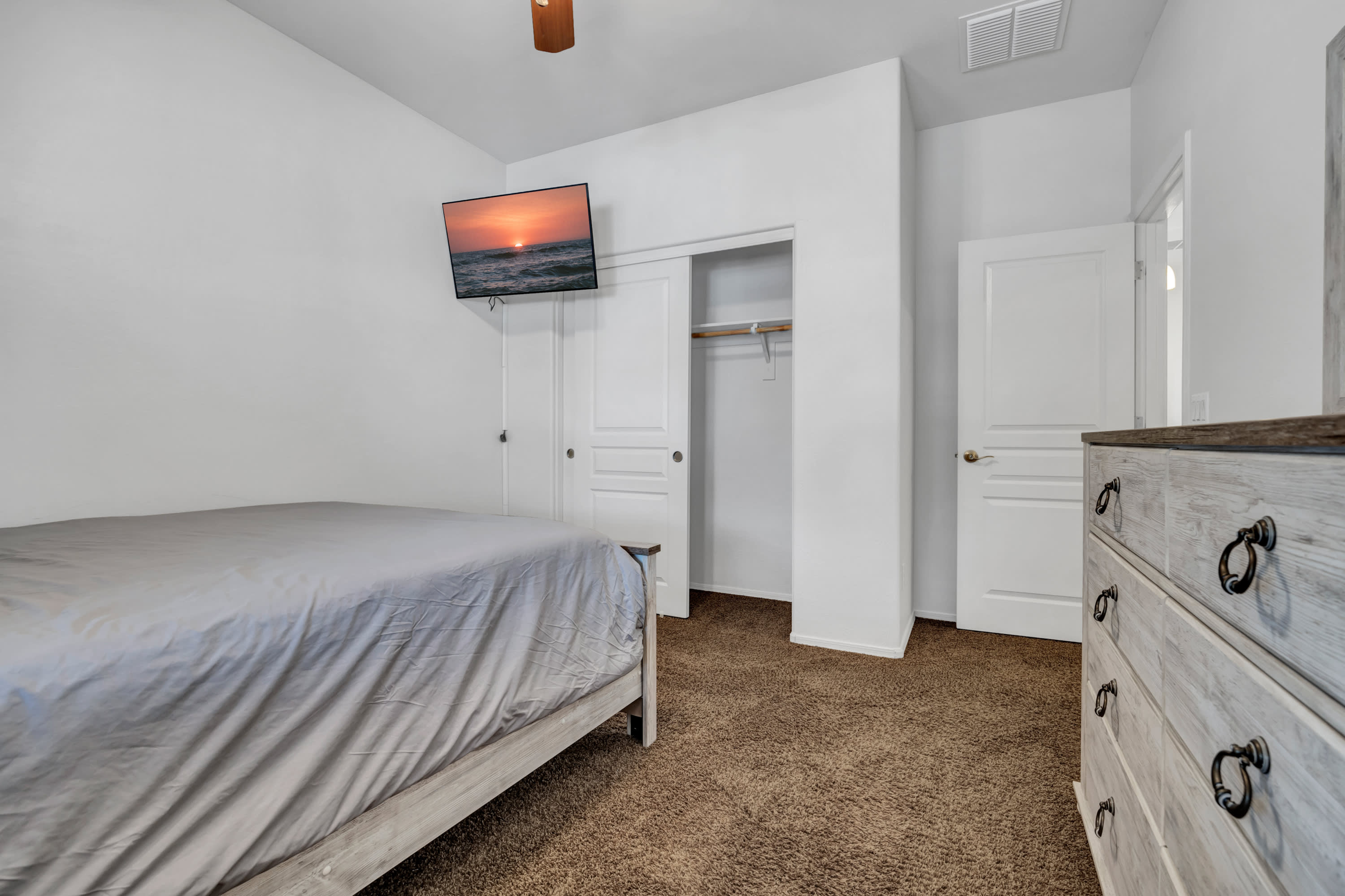 NEW! Pool, King Bed, Grill, Corn Hole - Foto 2