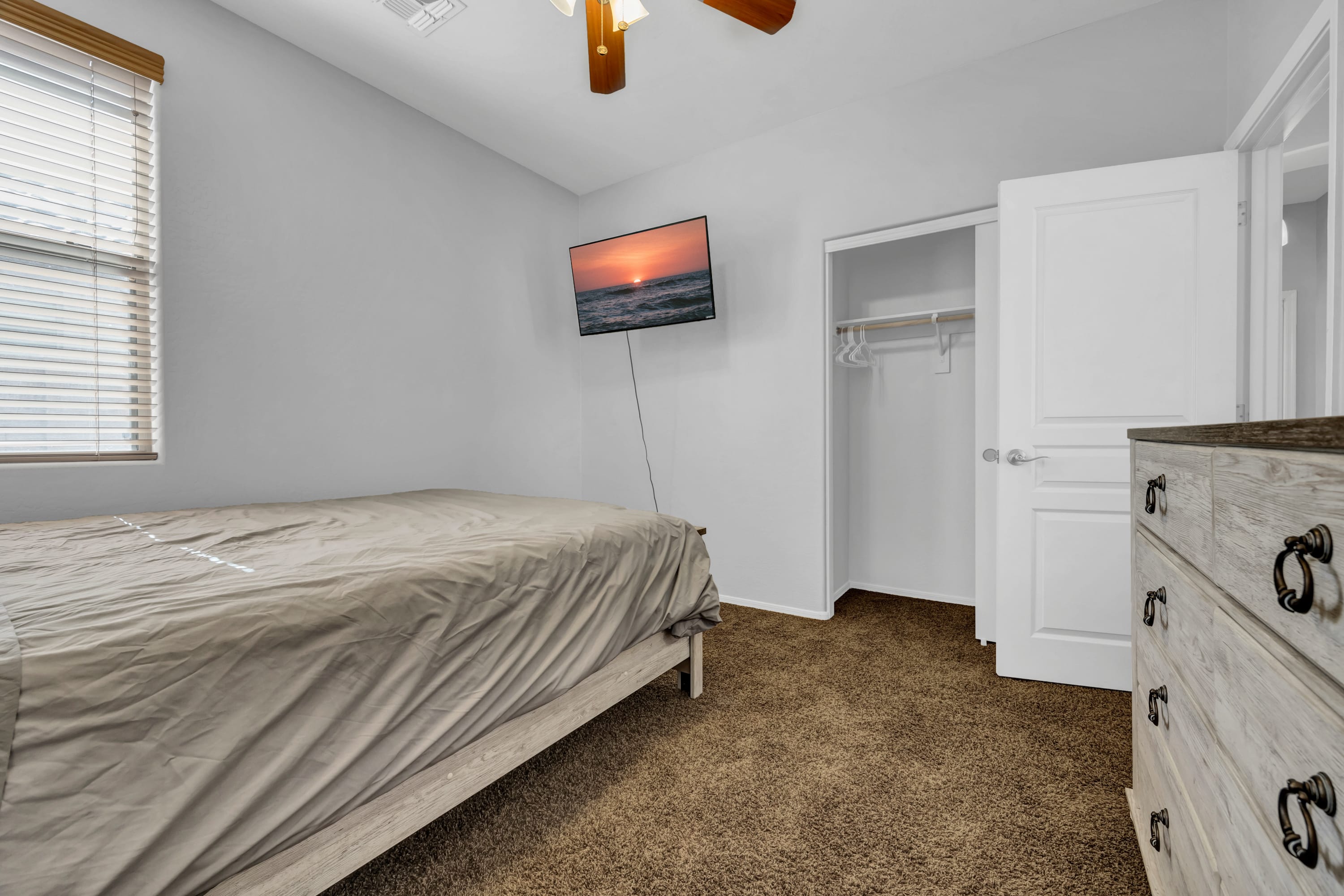 NEW! Pool, King Bed, Grill, Corn Hole - Foto 16