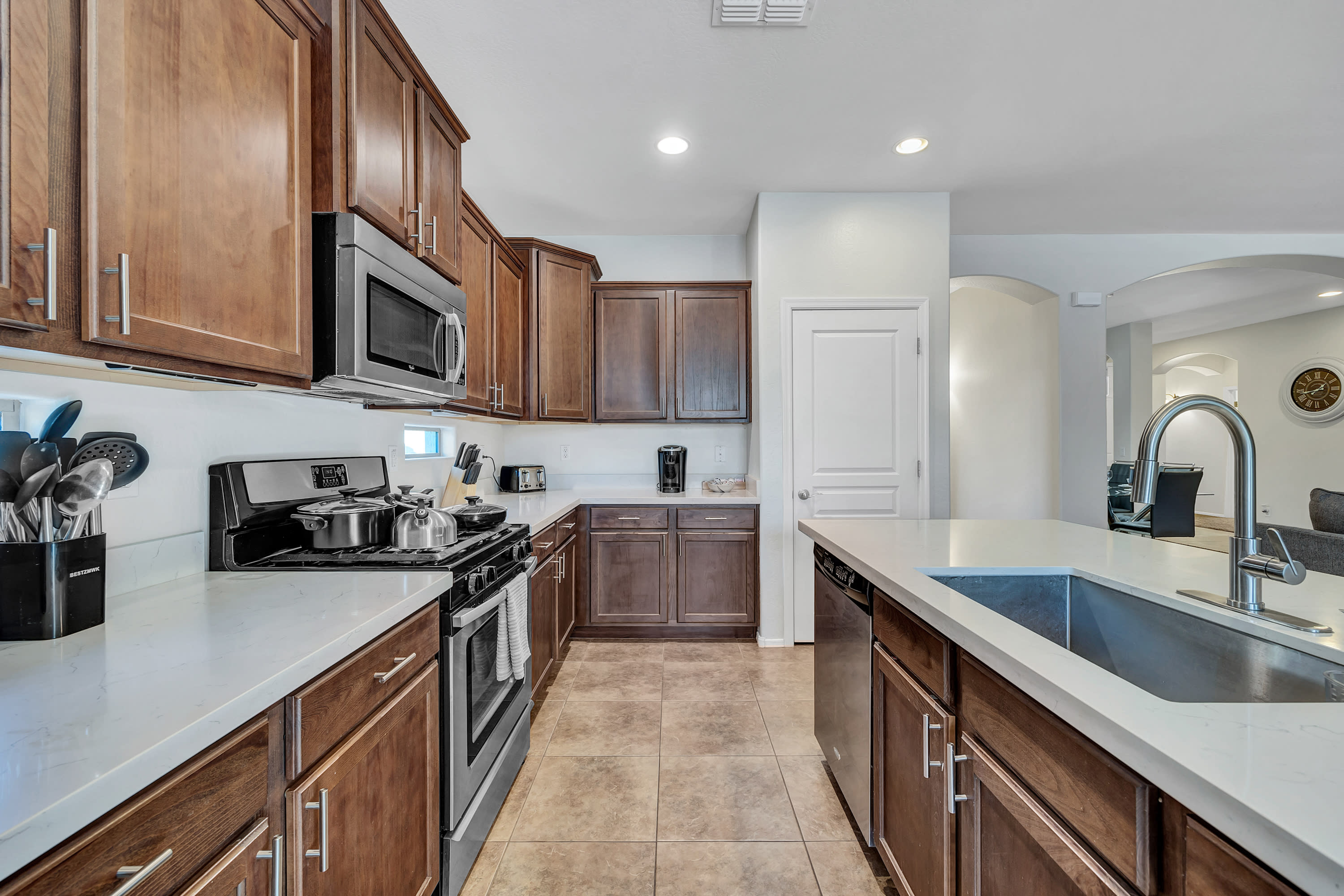 NEW! Pool, King Bed, Grill, Corn Hole - Foto 40