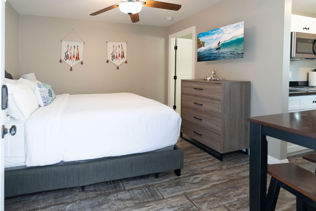 Surfside Studio, Steps to Ocean — San Diego, CA — vacation rental