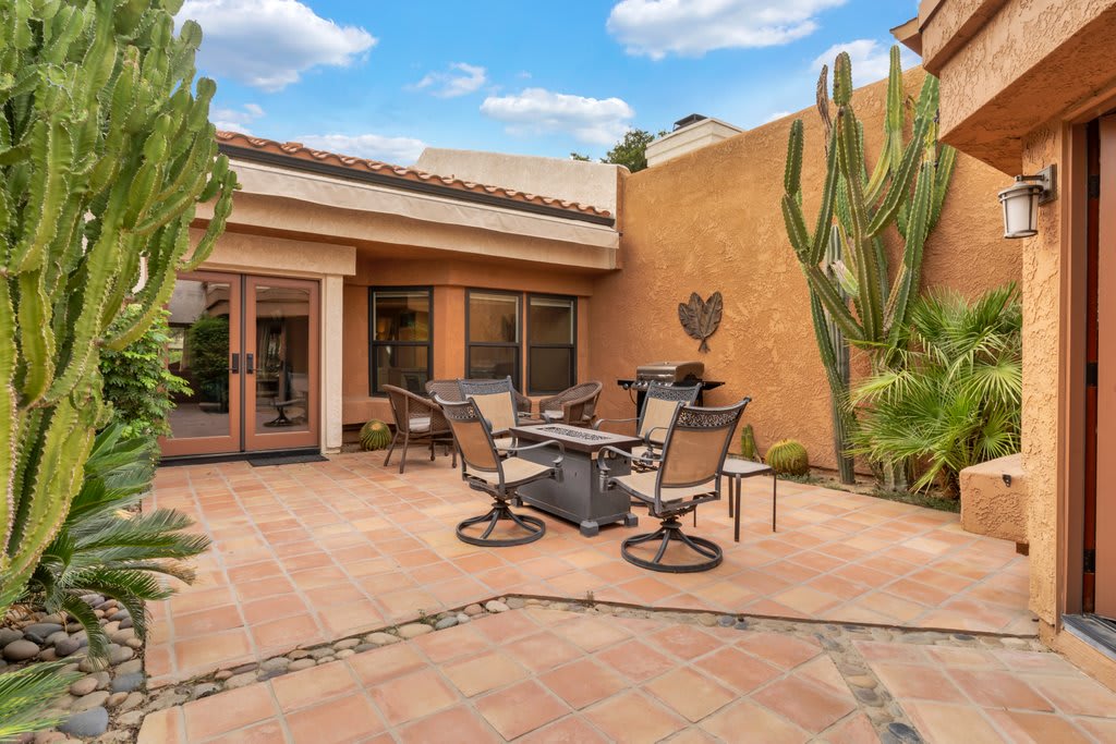 Captivating LQ Villa with Modern Upgrades - Photo 3