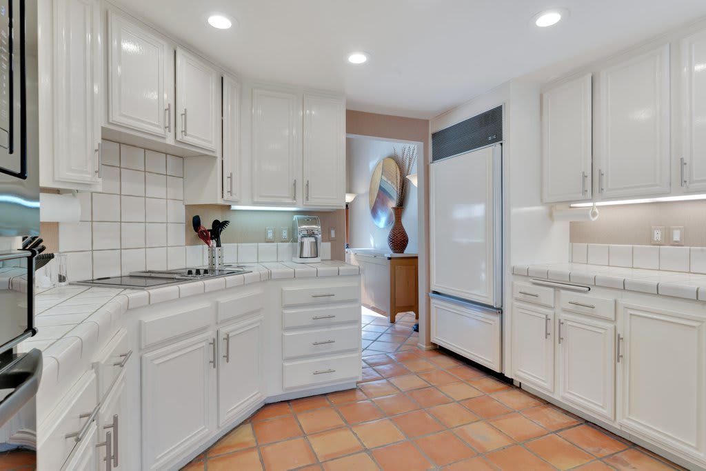 Captivating LQ Villa with Modern Upgrades - Photo 5