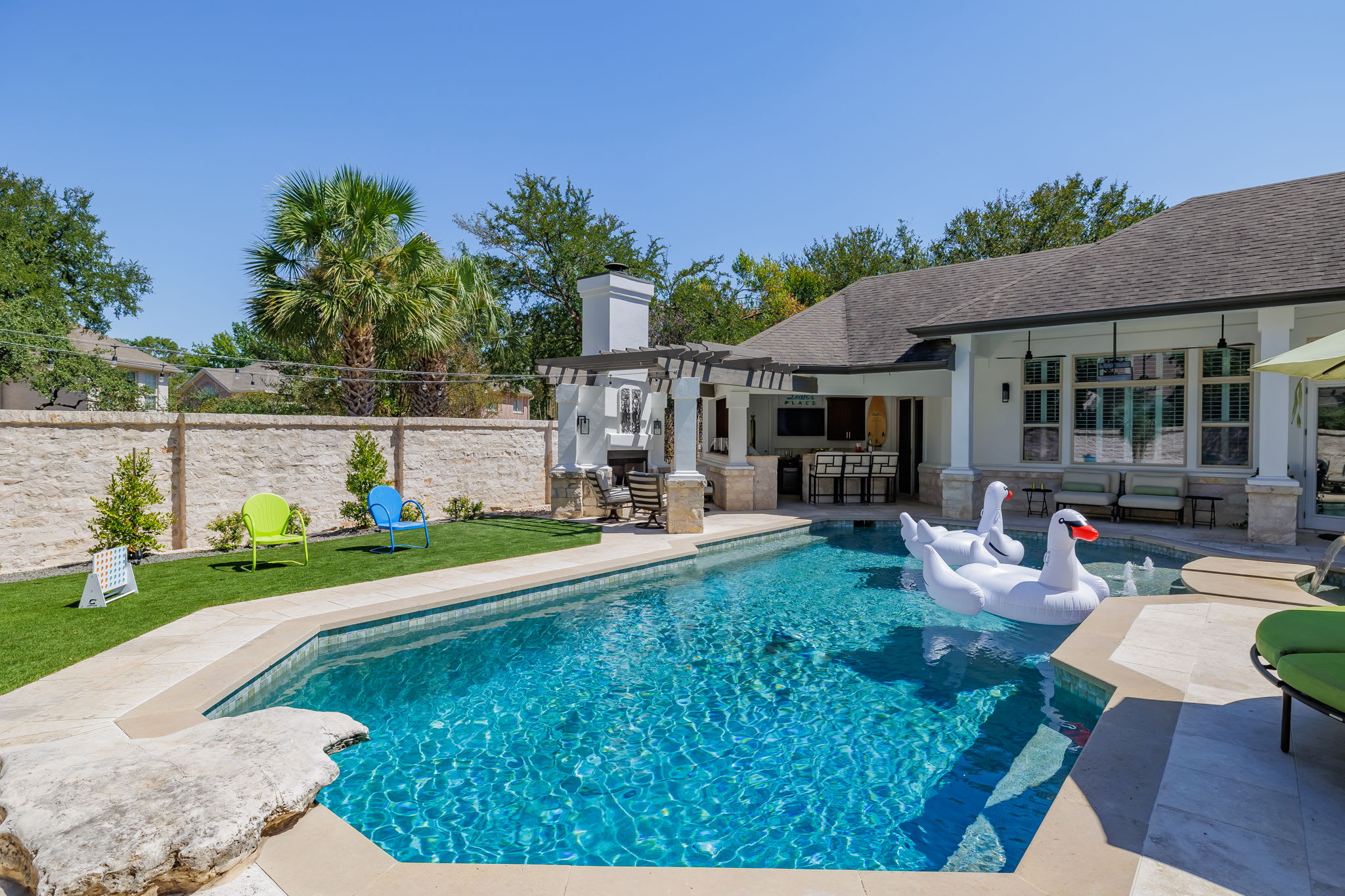 Pool, King Beds, Gym | The Alexander - Portoro