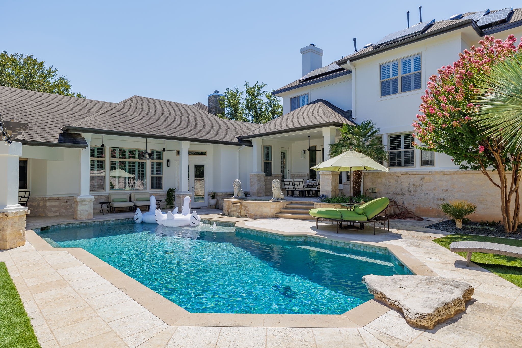 Pool, King Beds, Gym | The Alexander - Portoro