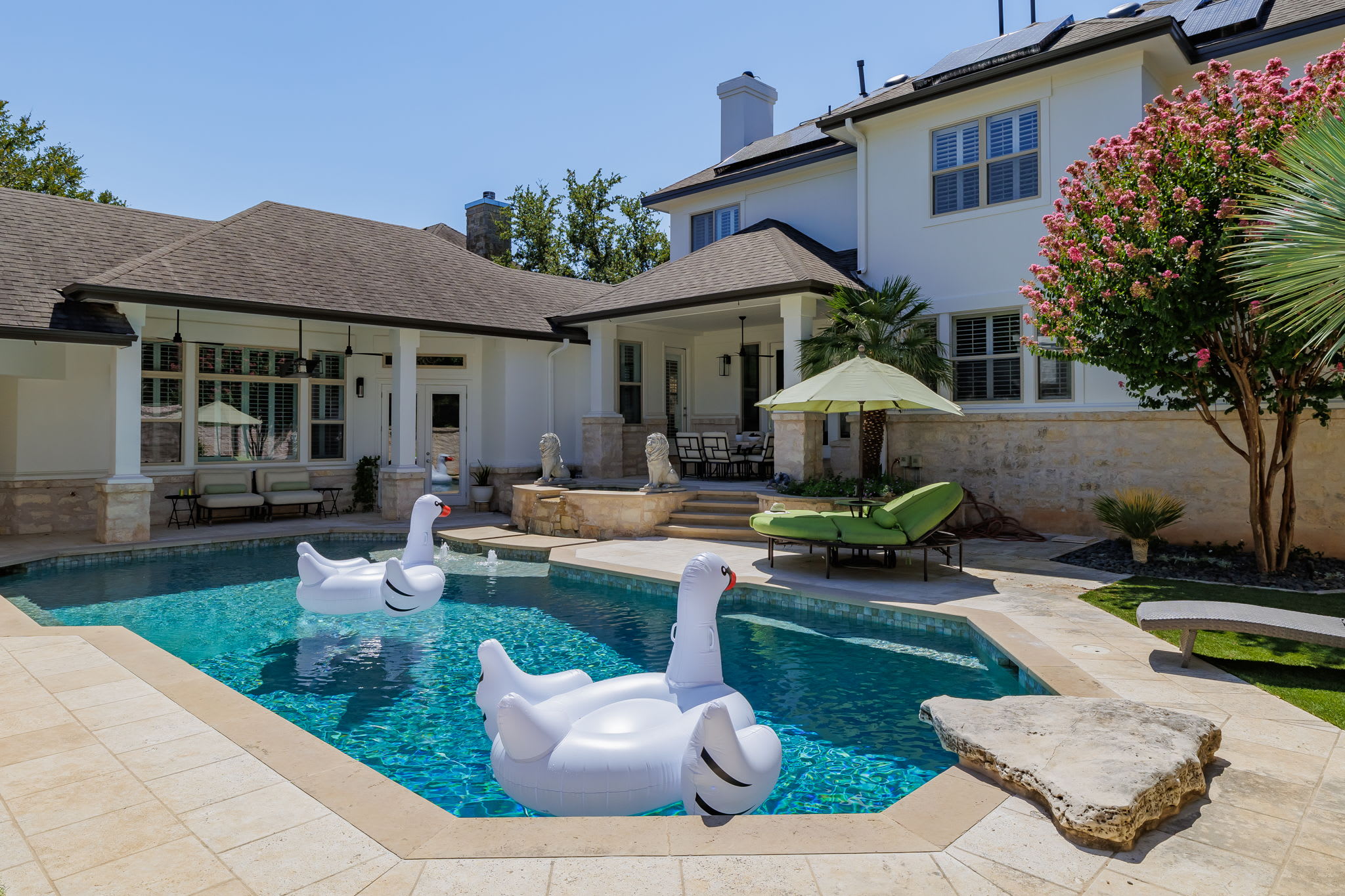 Pool, King Beds, Gym | The Alexander - Portoro