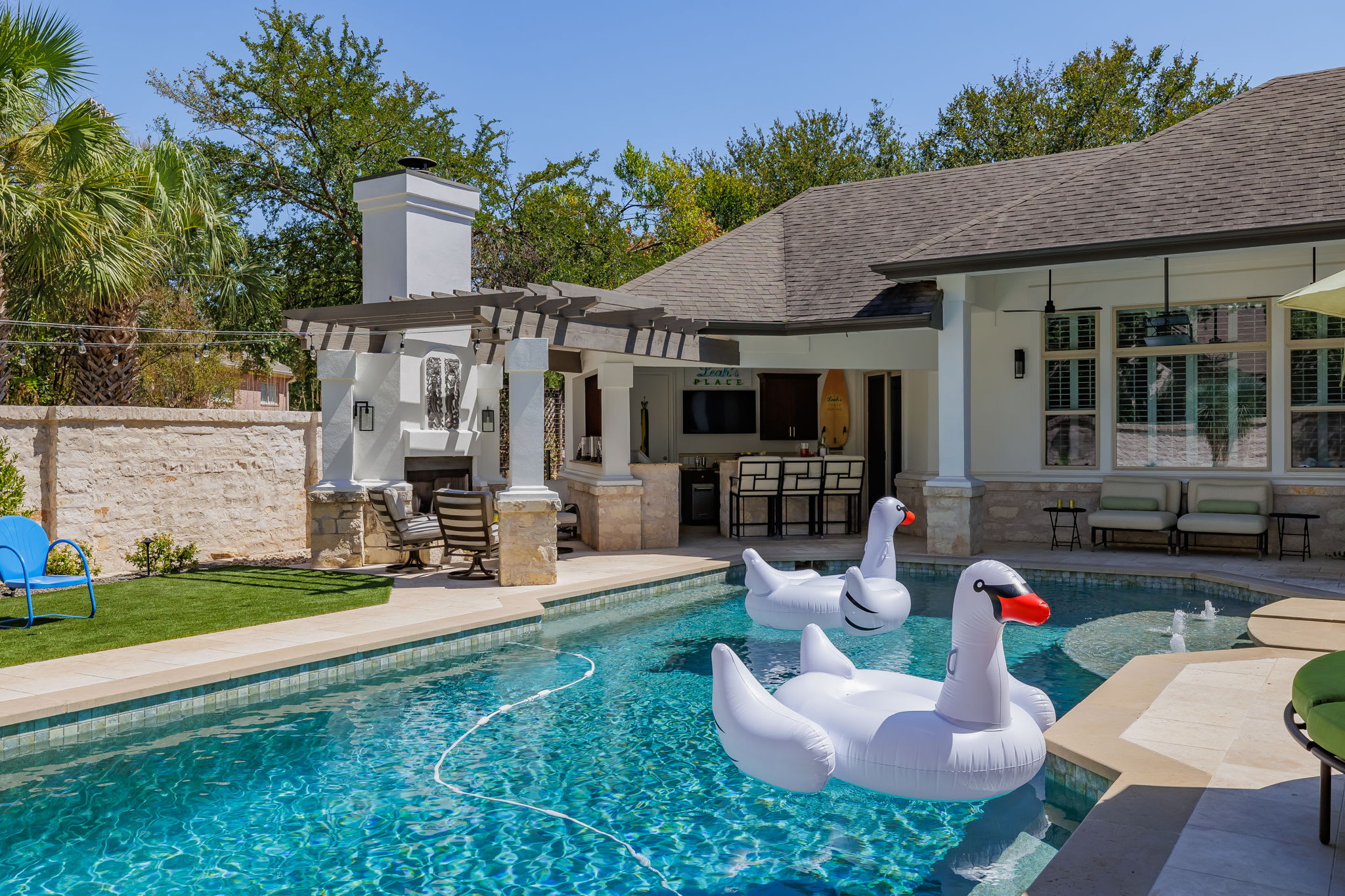 Pool, King Beds, Gym | The Alexander - Portoro