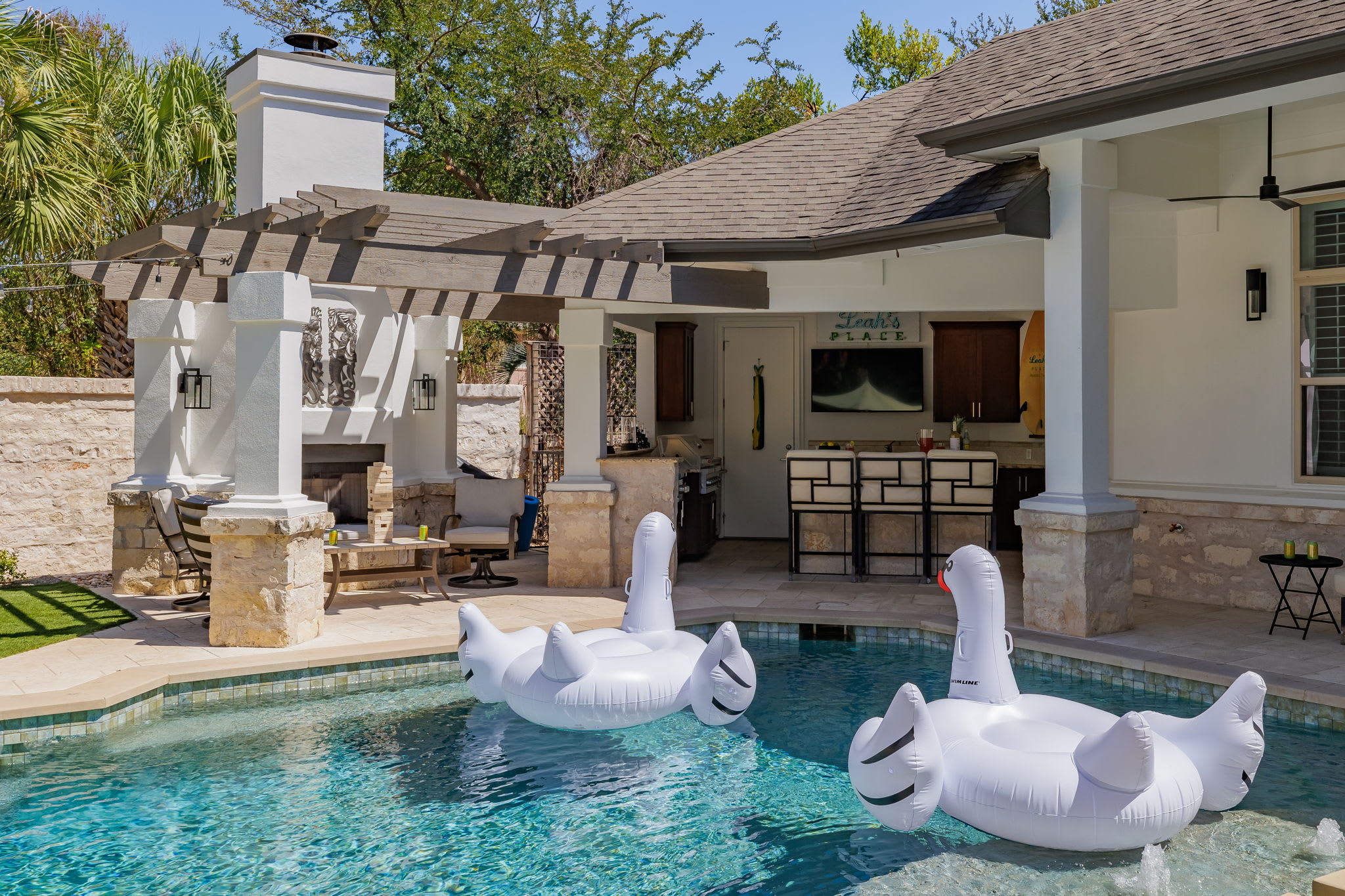 Pool, King Beds, Gym | The Alexander - Portoro