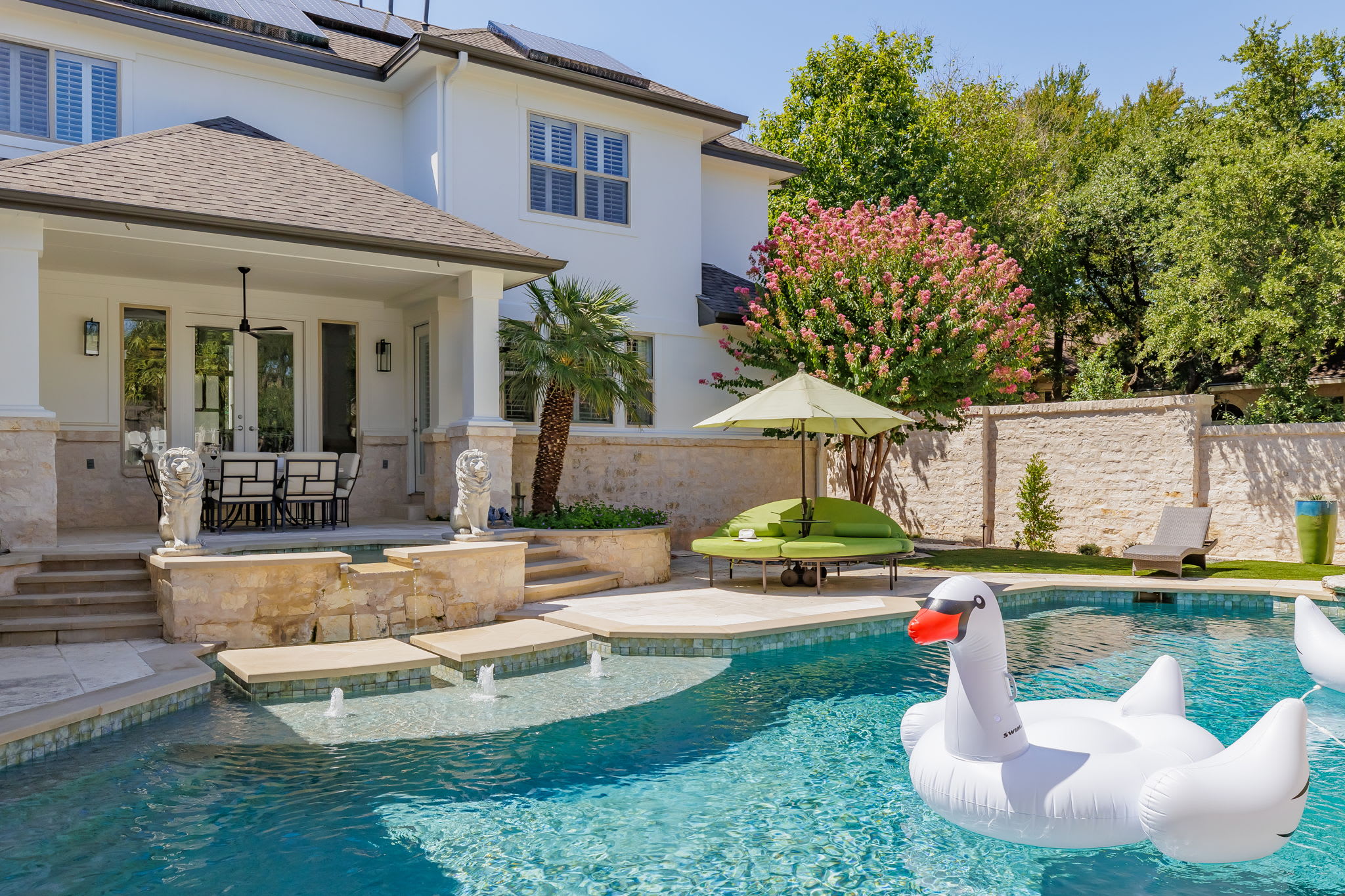Pool, King Beds, Gym | The Alexander - Portoro