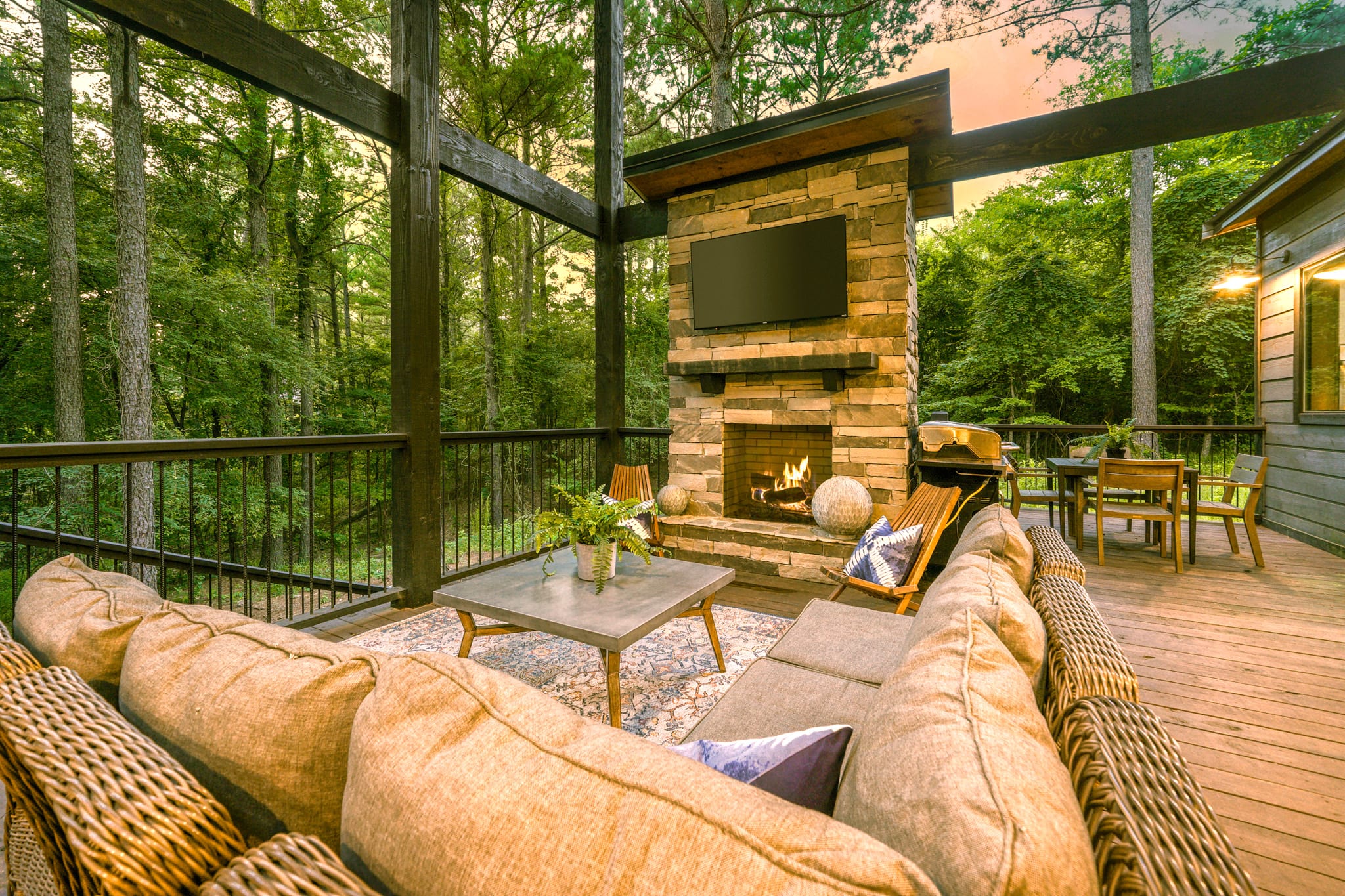 New! Modern Farmhouse w/ Jacuzzi, BBQ, Arcade! 