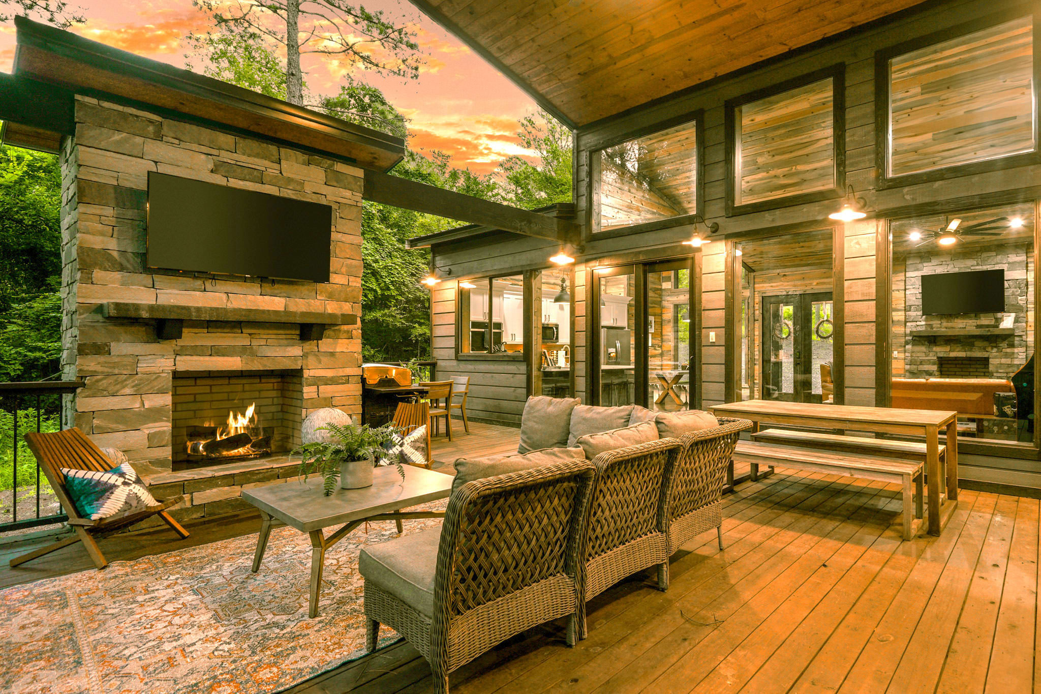 New! Modern Farmhouse w/ Jacuzzi, BBQ, Arcade! 