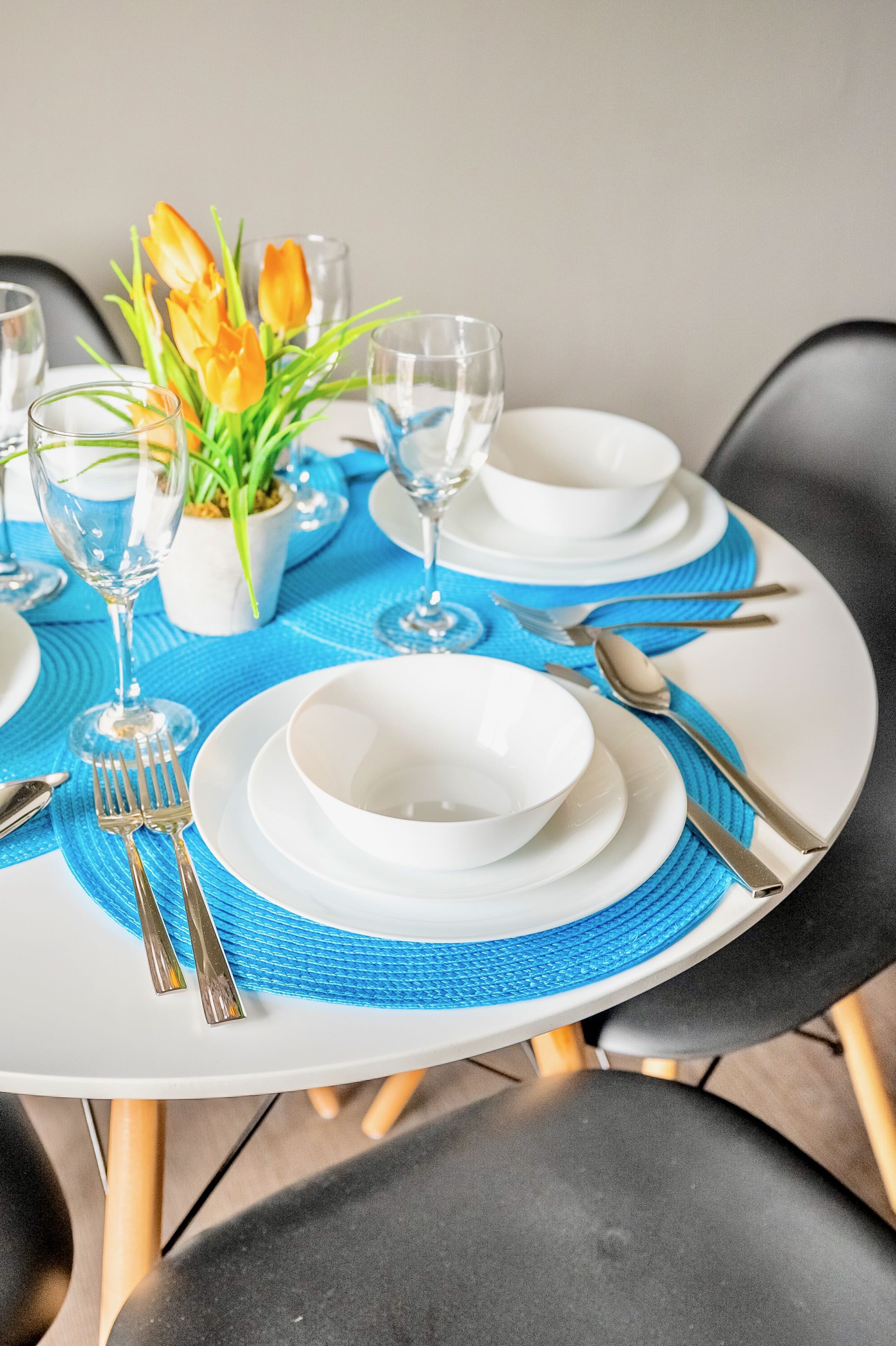 dining room for 5 people