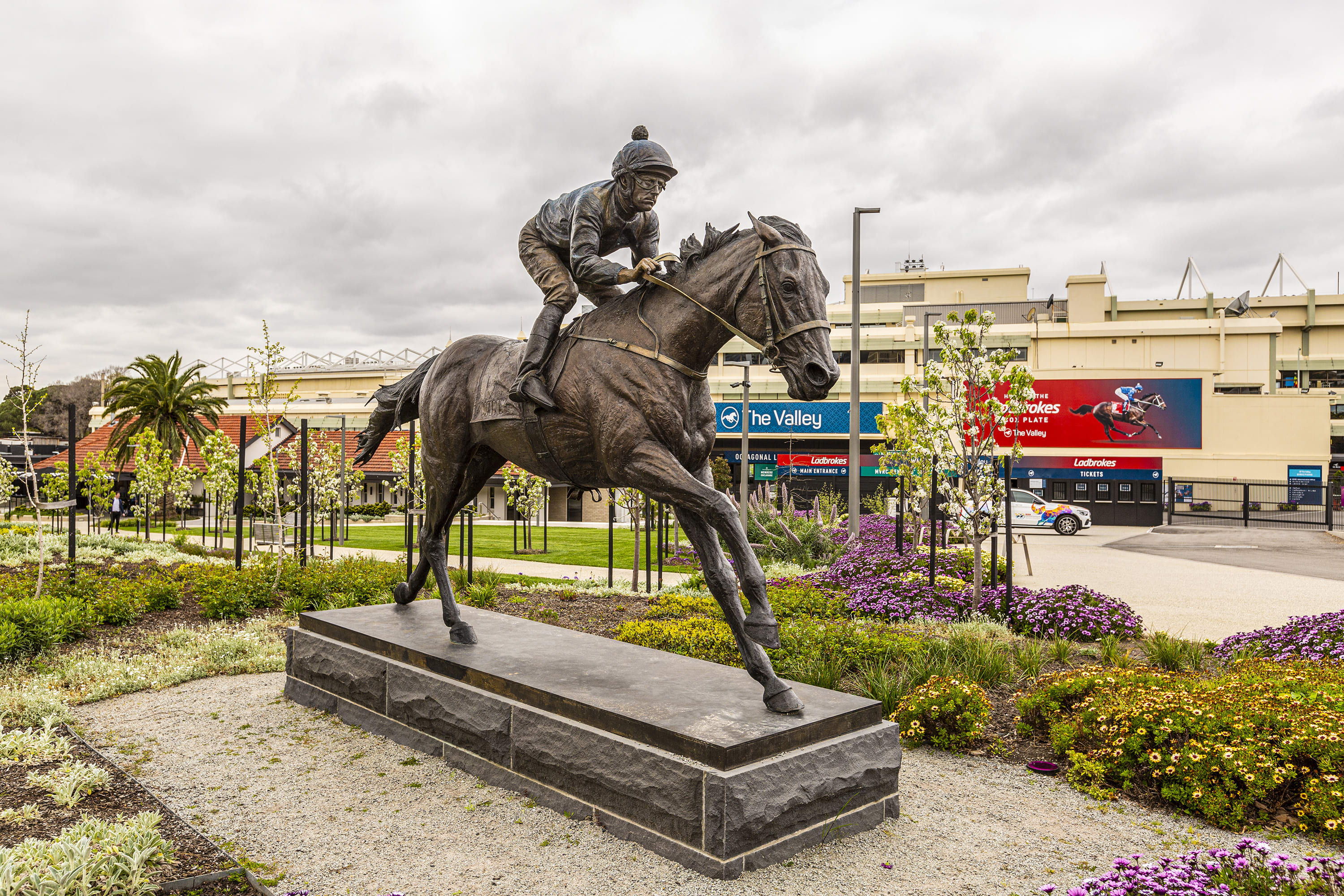 Moonee Valley Park with parking - Picture 1