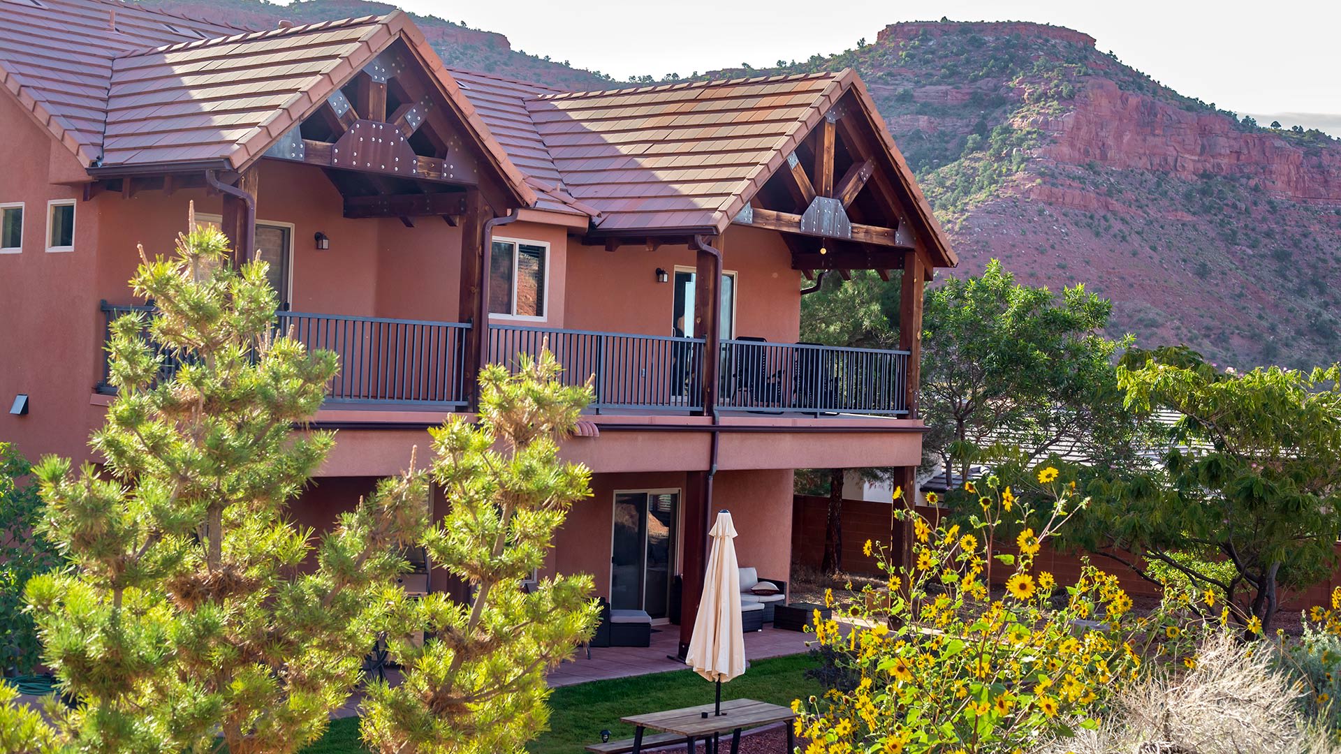 Luxury Vacation Home in Southern Utah with Pool and Hot Tub. Near Zion and Bryce! — Kanab, UT — vacation rental