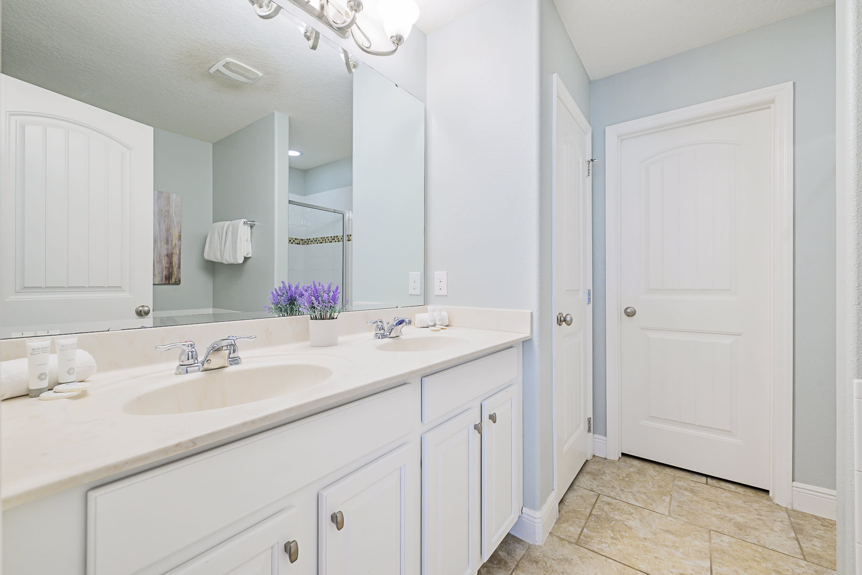 Ensuite Bathroom with Double Vanity