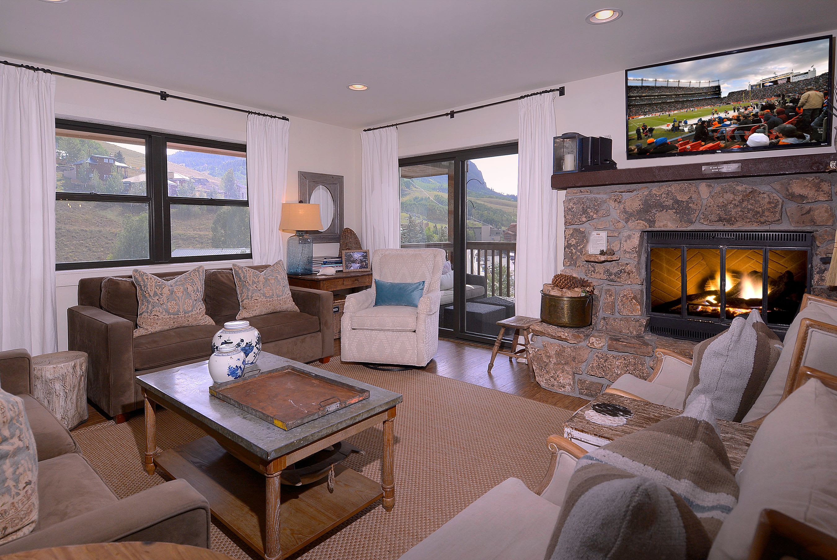 Southern Comfort, Gorgeous! Hot tub, Walk to base — Mt. Crested Butte, CO — vacation rental