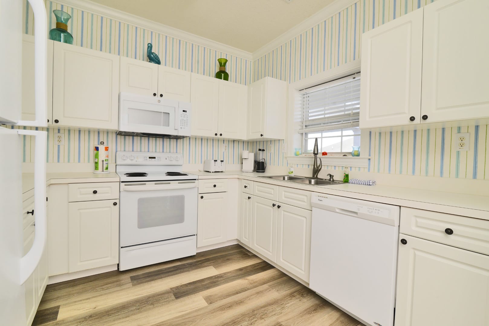 Barefoot Dream! Modern and Gorgeous w 15000sf Pool